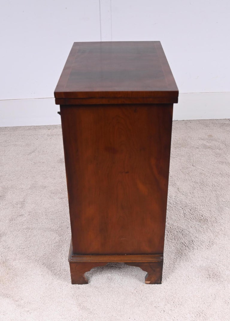 Eibe Bachelors Kommode Schubladen Flip Top Georgian Revival im Angebot bei  1stDibs Deutschland