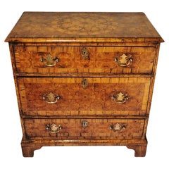 Commode en placage d'huître Yew