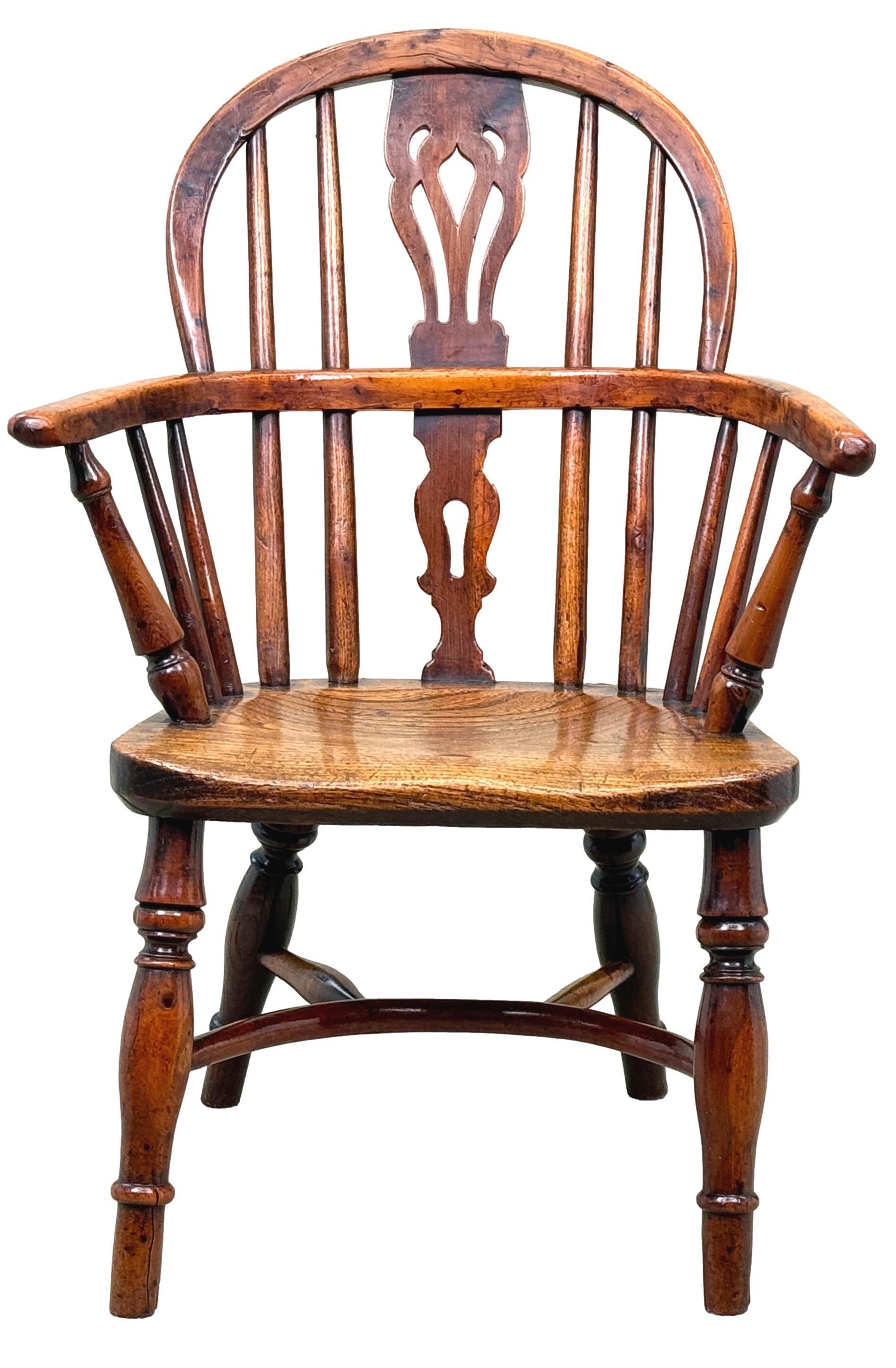 Fauteuil Windsor en bois d'if du 19e siècle pour enfant en vente 5