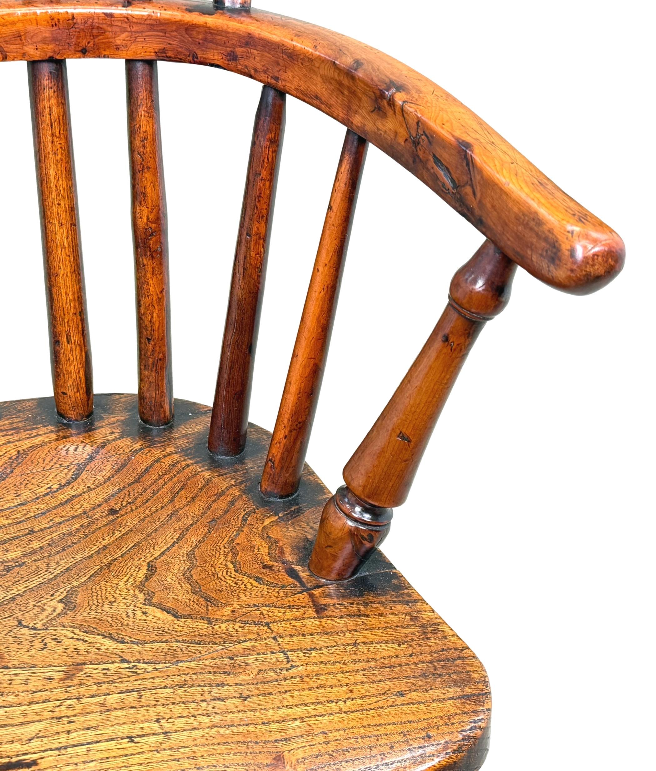 Fauteuil Windsor en bois d'if du 19e siècle pour enfant en vente 2