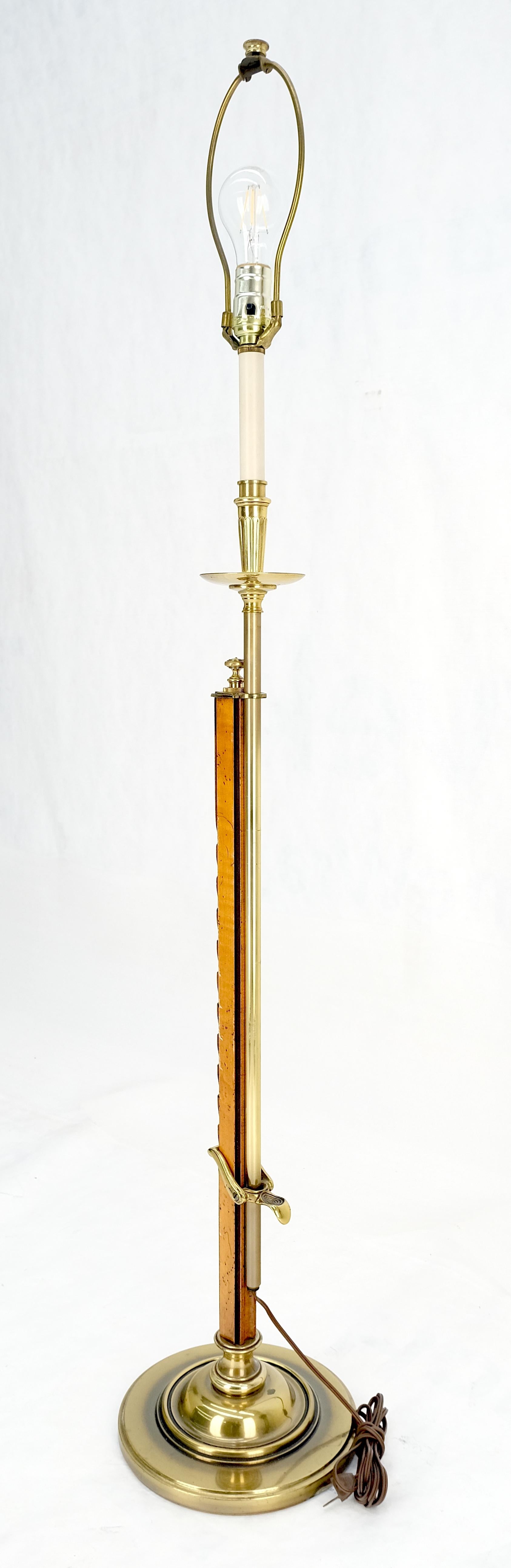 Lampadaire en bois d'if 7 laiton ajustable Moderne du milieu du siècle c1970s MINT en vente 4