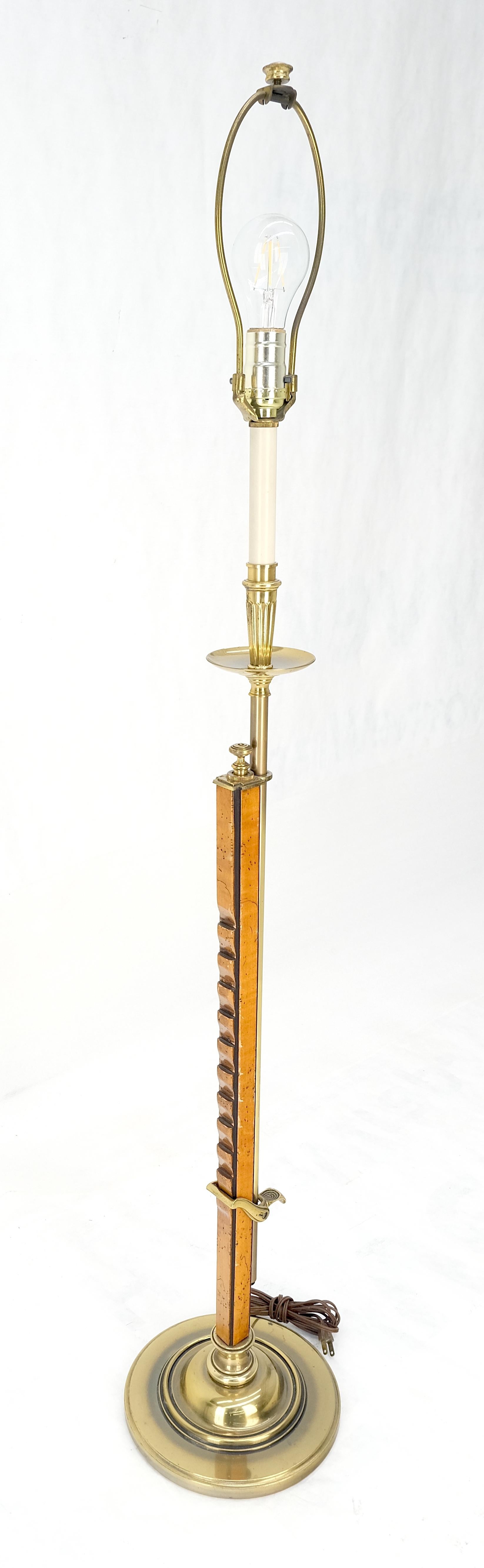Lampadaire en bois d'if 7 laiton ajustable Moderne du milieu du siècle c1970s MINT en vente 5