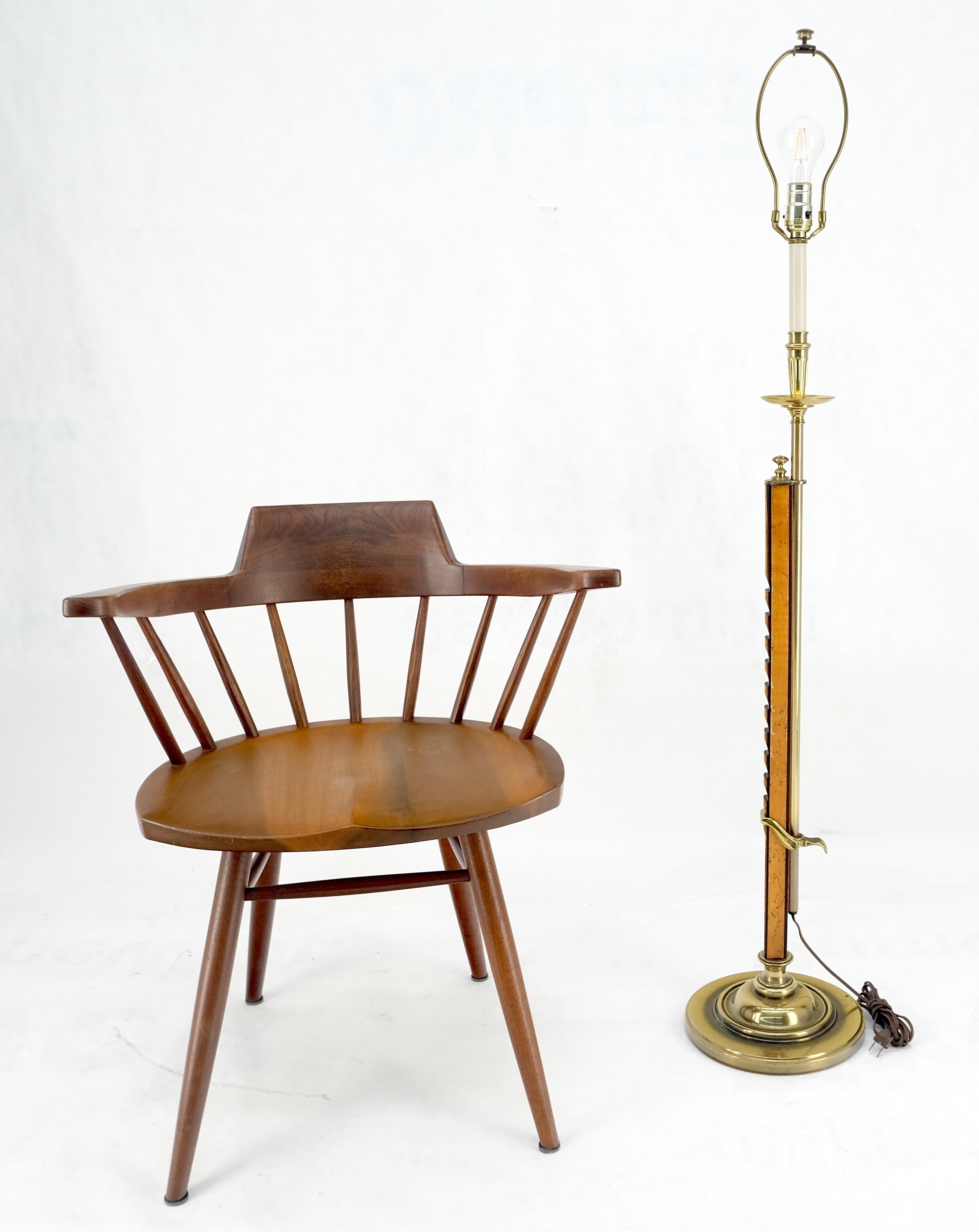 Américain Lampadaire en bois d'if 7 laiton ajustable Moderne du milieu du siècle c1970s MINT en vente