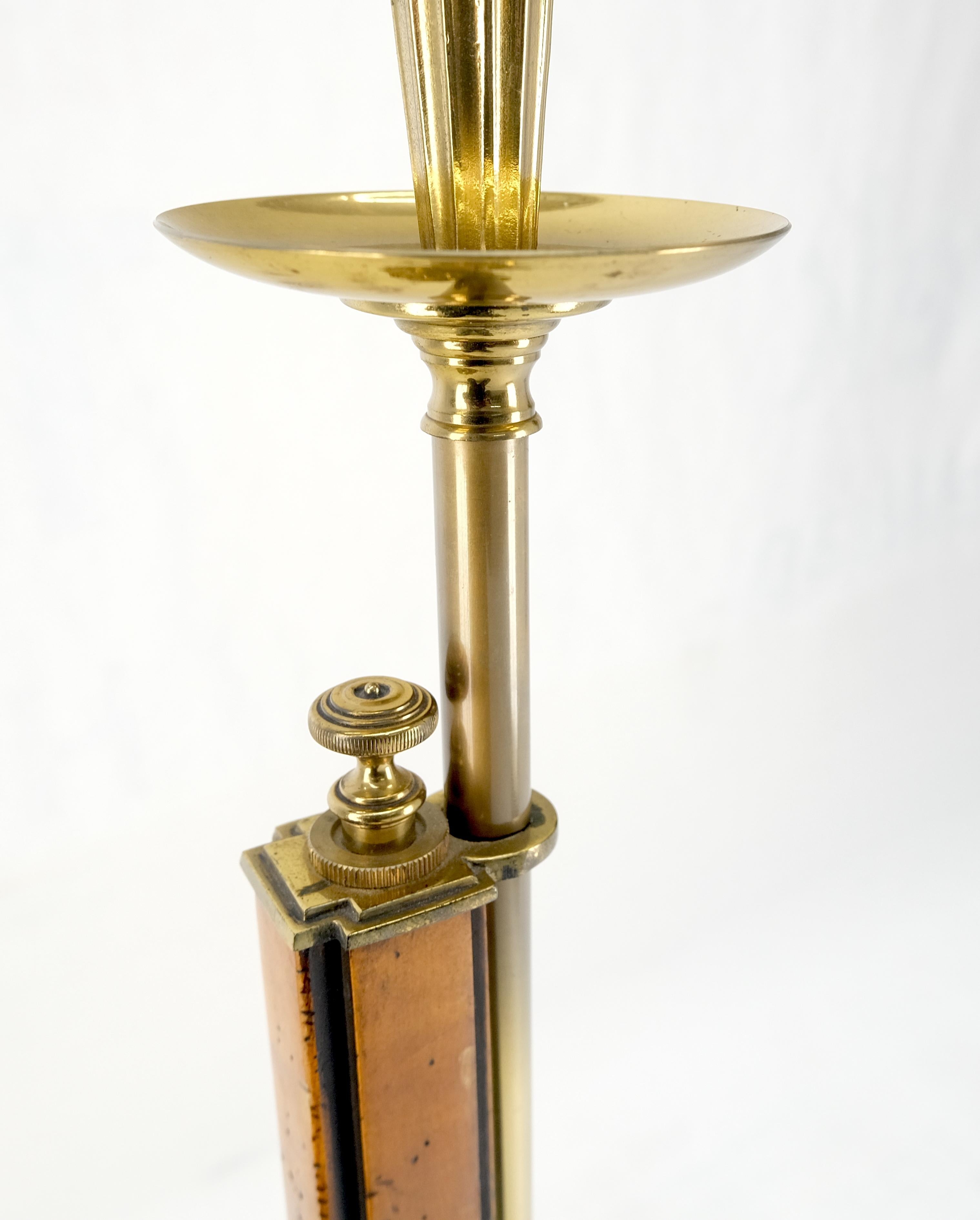 Lampadaire en bois d'if 7 laiton ajustable Moderne du milieu du siècle c1970s MINT Bon état - En vente à Rockaway, NJ