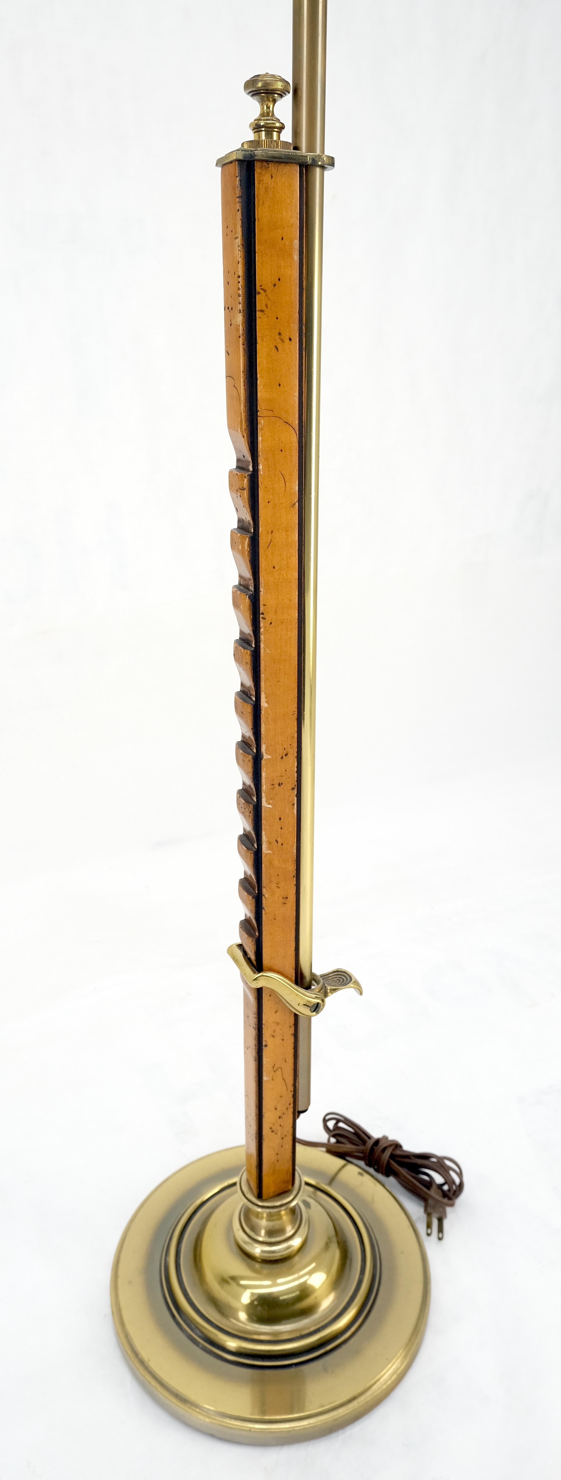 Lampadaire en bois d'if 7 laiton ajustable Moderne du milieu du siècle c1970s MINT en vente 2