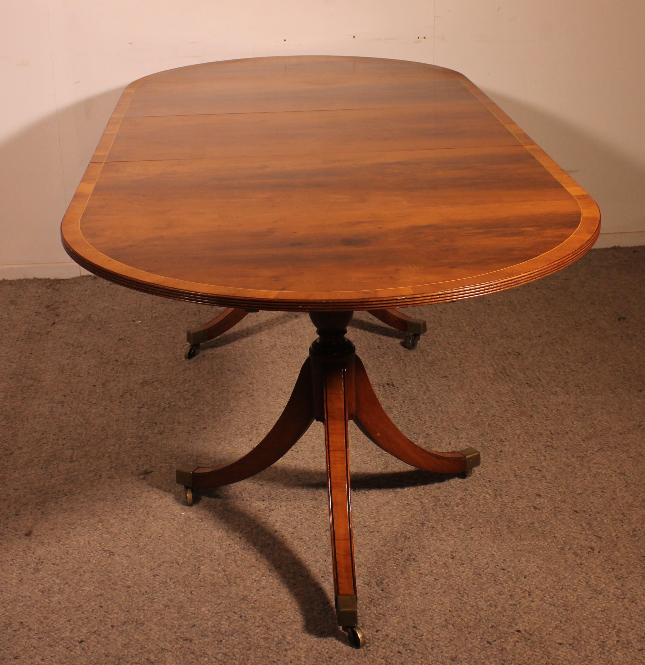 20ième siècle Table de salle à manger à piédestal en Wood Wood et acajou - Angleterre en vente
