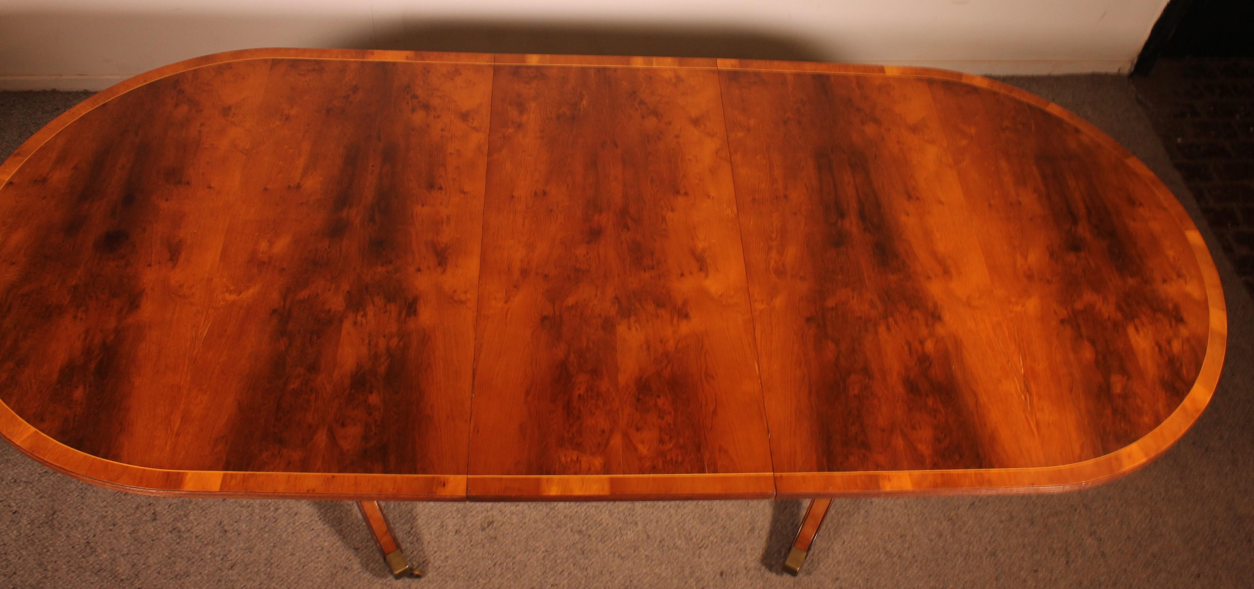 Table de salle à manger à piédestal en Wood Wood et acajou - Angleterre en vente 1