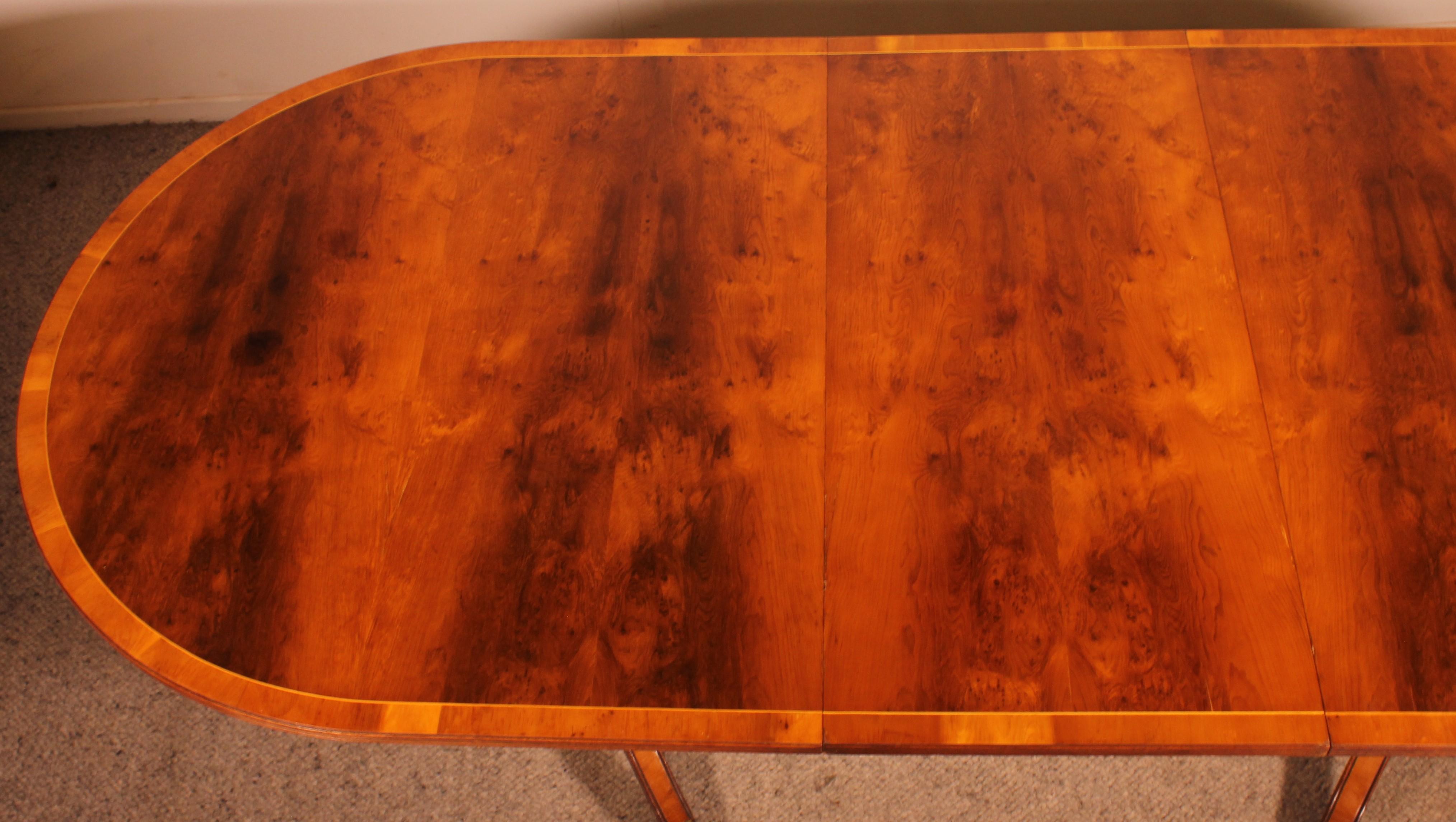 Table de salle à manger à piédestal en Wood Wood et acajou - Angleterre en vente 2