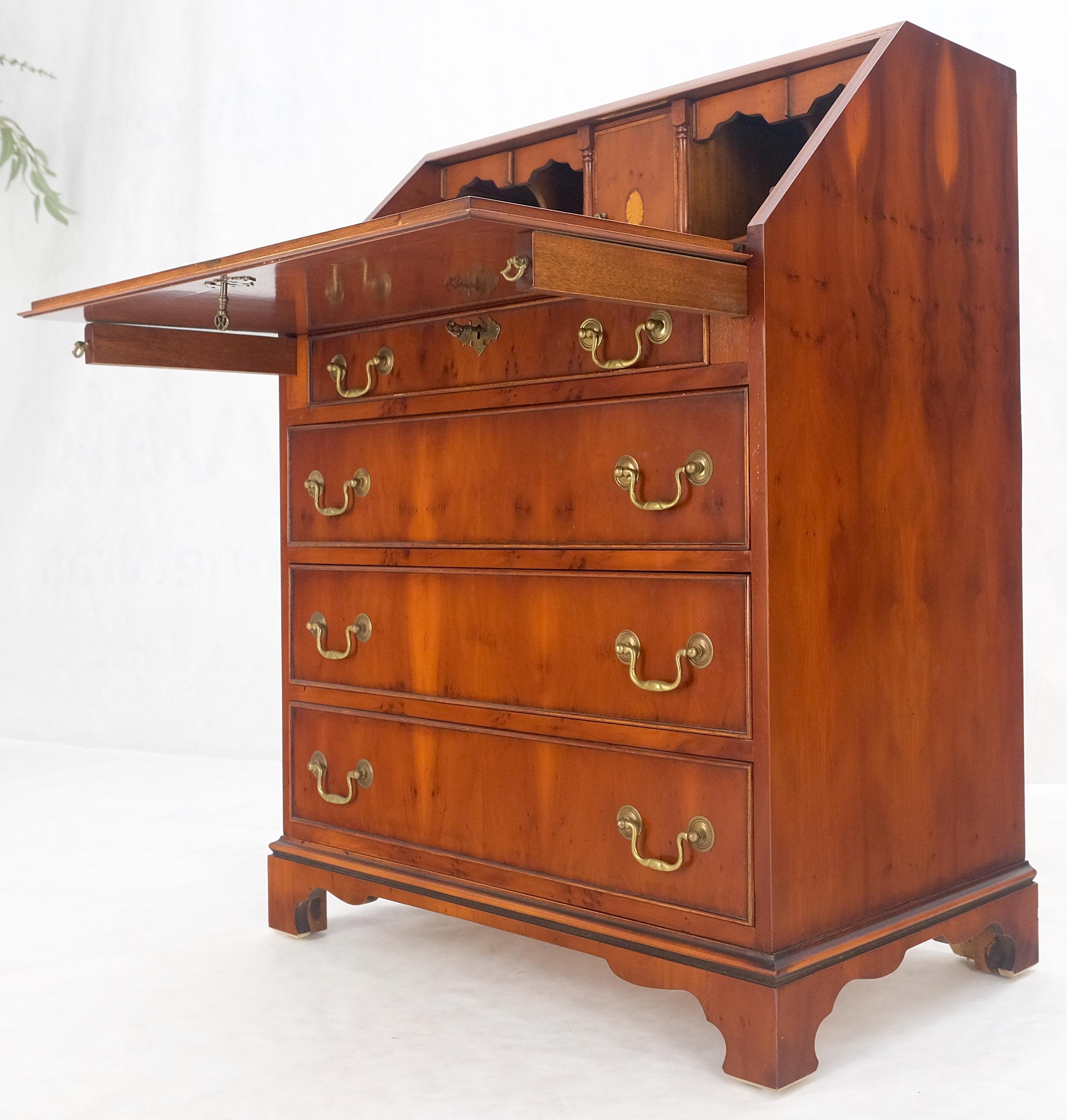 Américain Yew Wood Leather Top Drop Front Secretary Desk 3 Drawers Brass Hardware MINT ! en vente