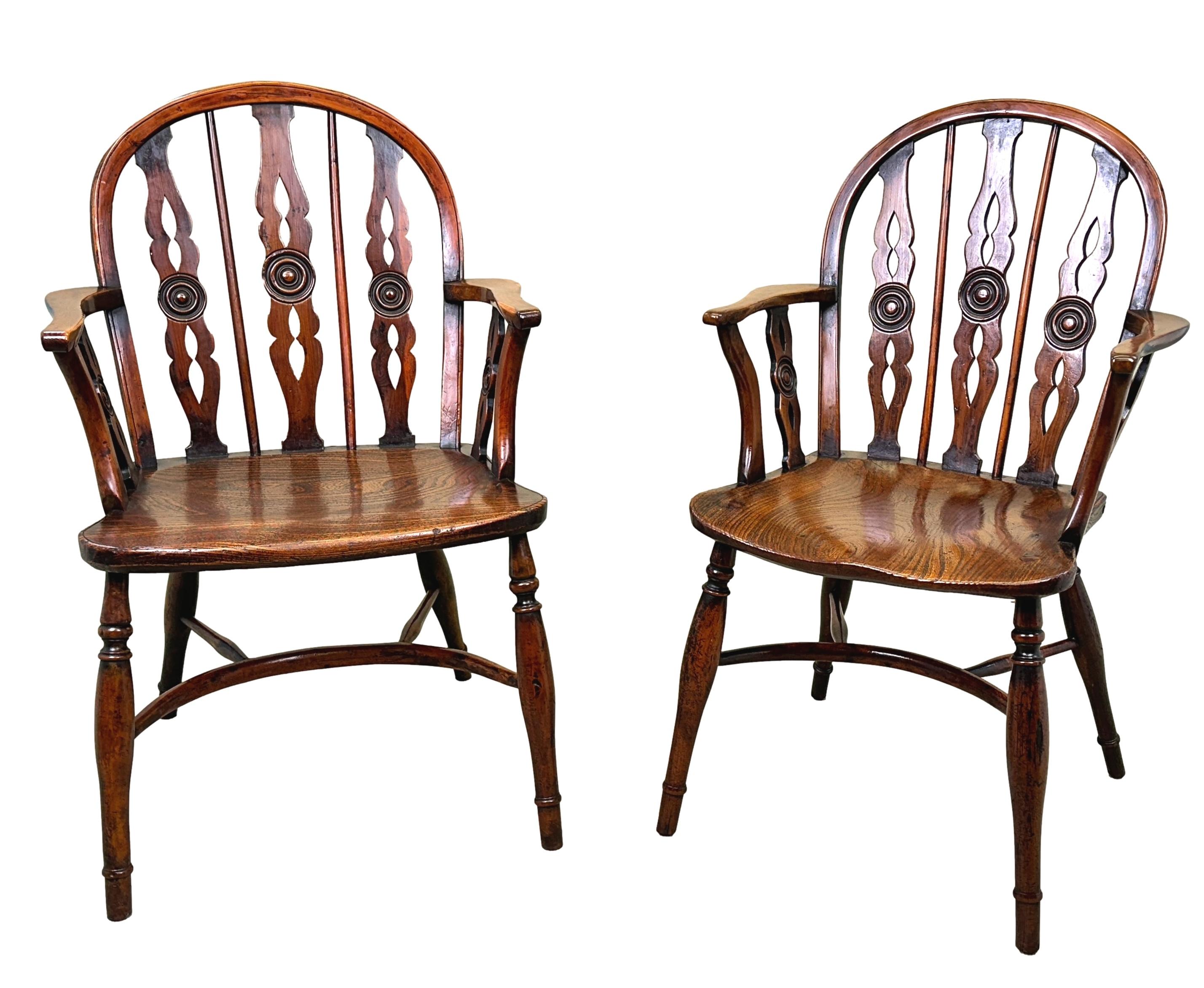 Yew Wood Pair Of 19th Century Windsor Armchairs For Sale 3