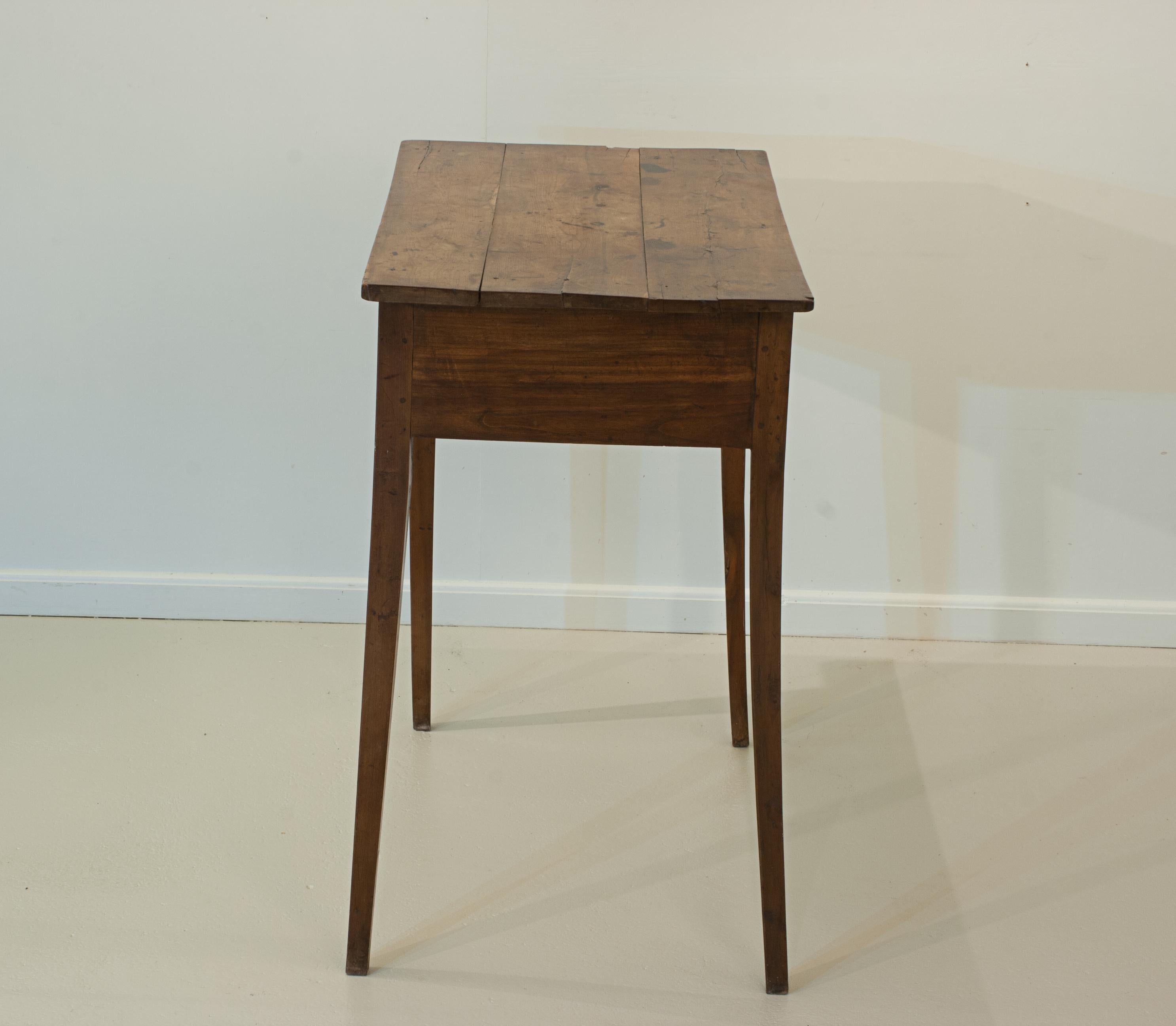 Eibe Wood Planked Beistelltisch (Georgian) im Angebot