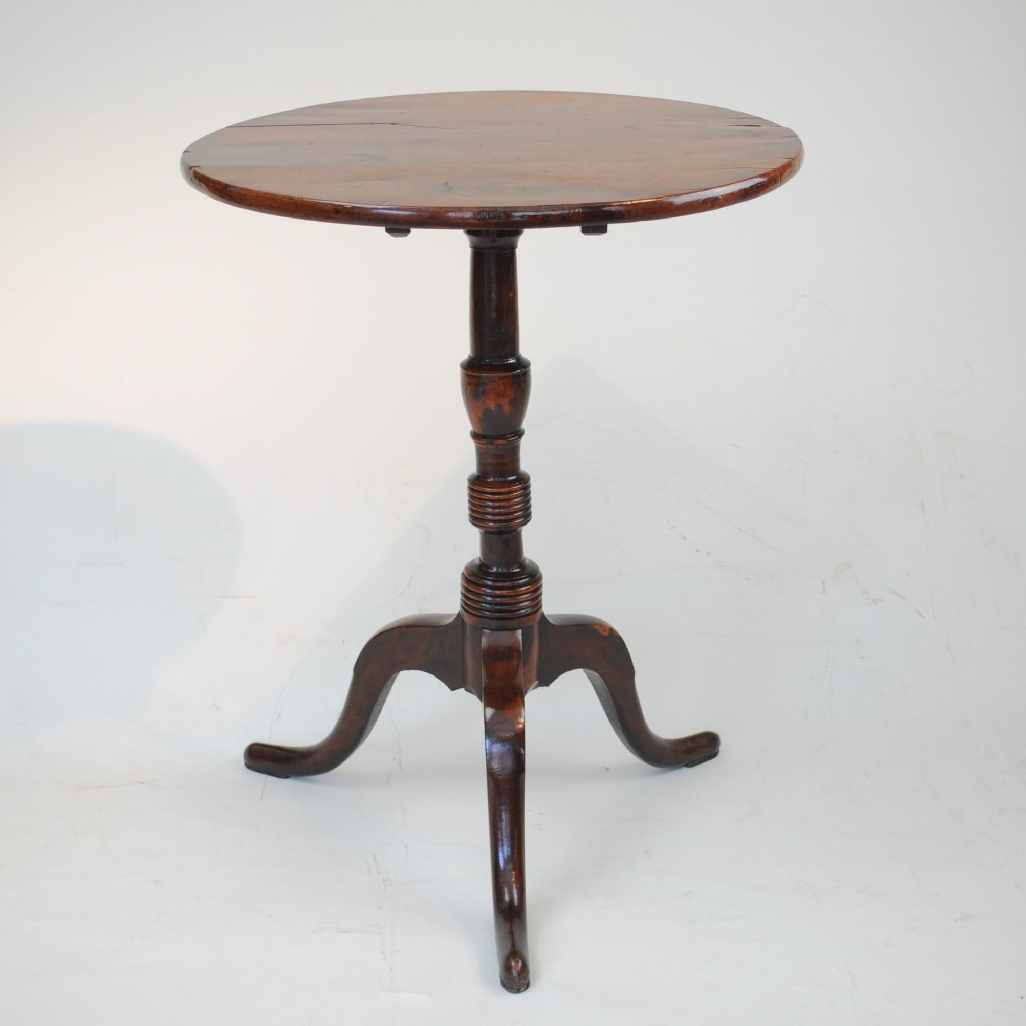 Yew Wood Tripod Table In Fair Condition For Sale In Folkestone, GB