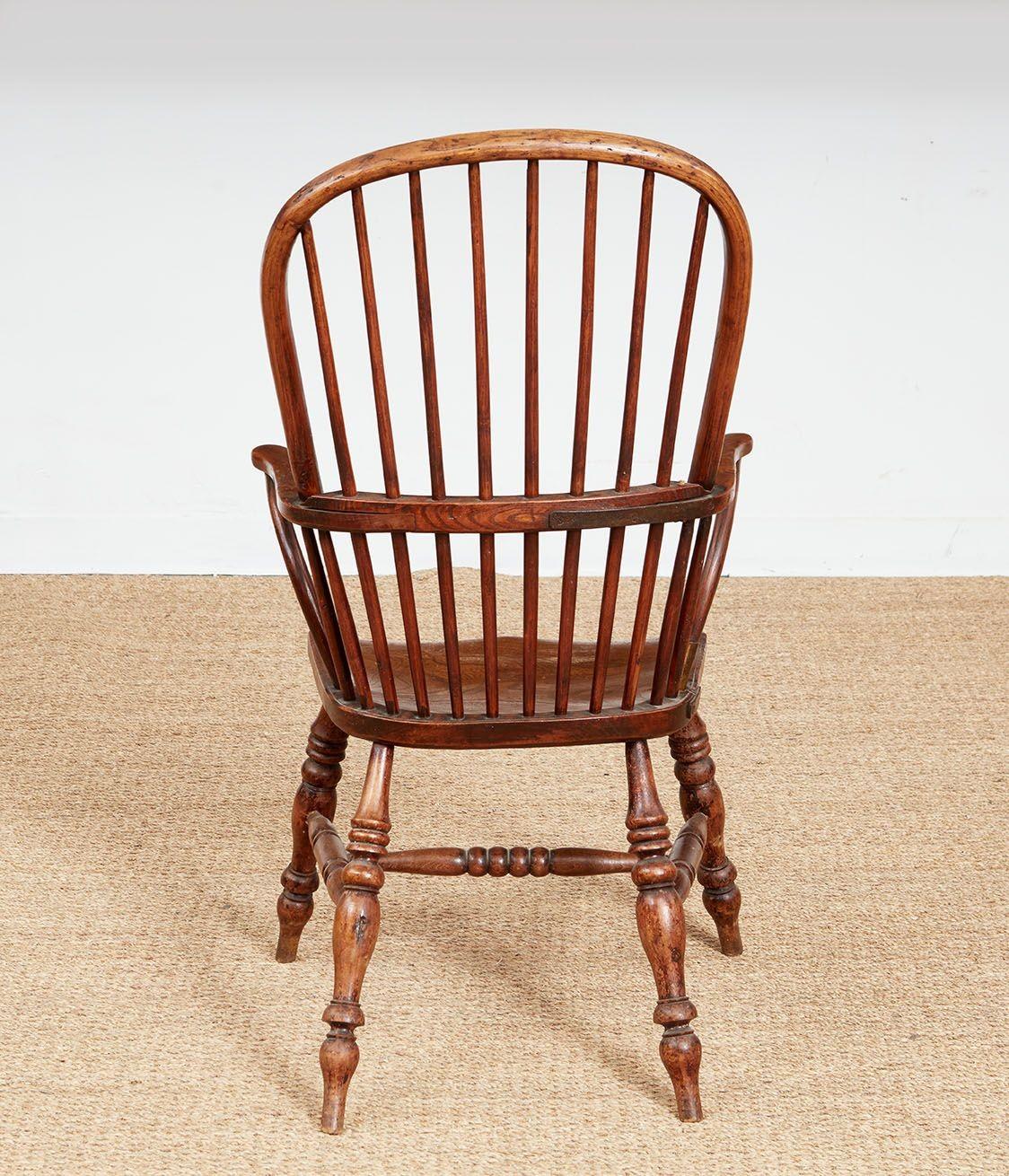 Fauteuil Windsor en bois d'if en vente 4