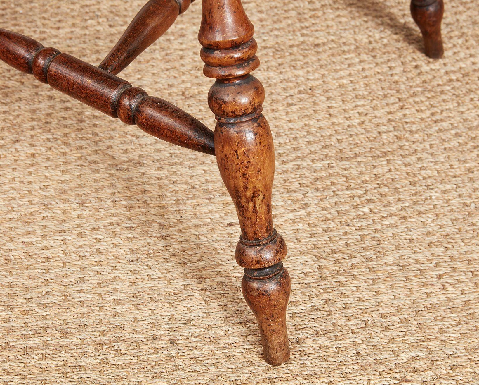 Fauteuil Windsor en bois d'if en vente 2