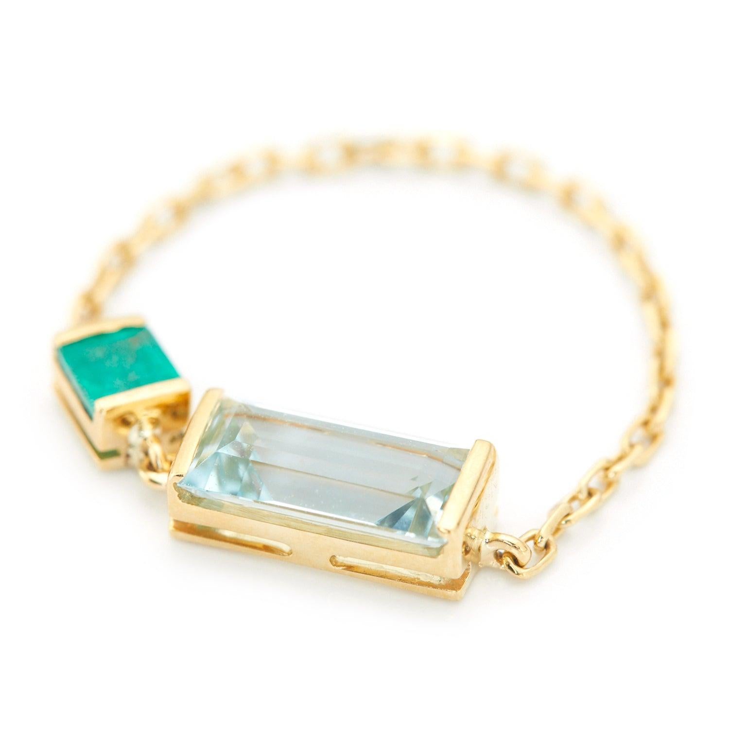 YI Collection Aquamarine & Emerald Chain Ring In New Condition For Sale In New York, NY