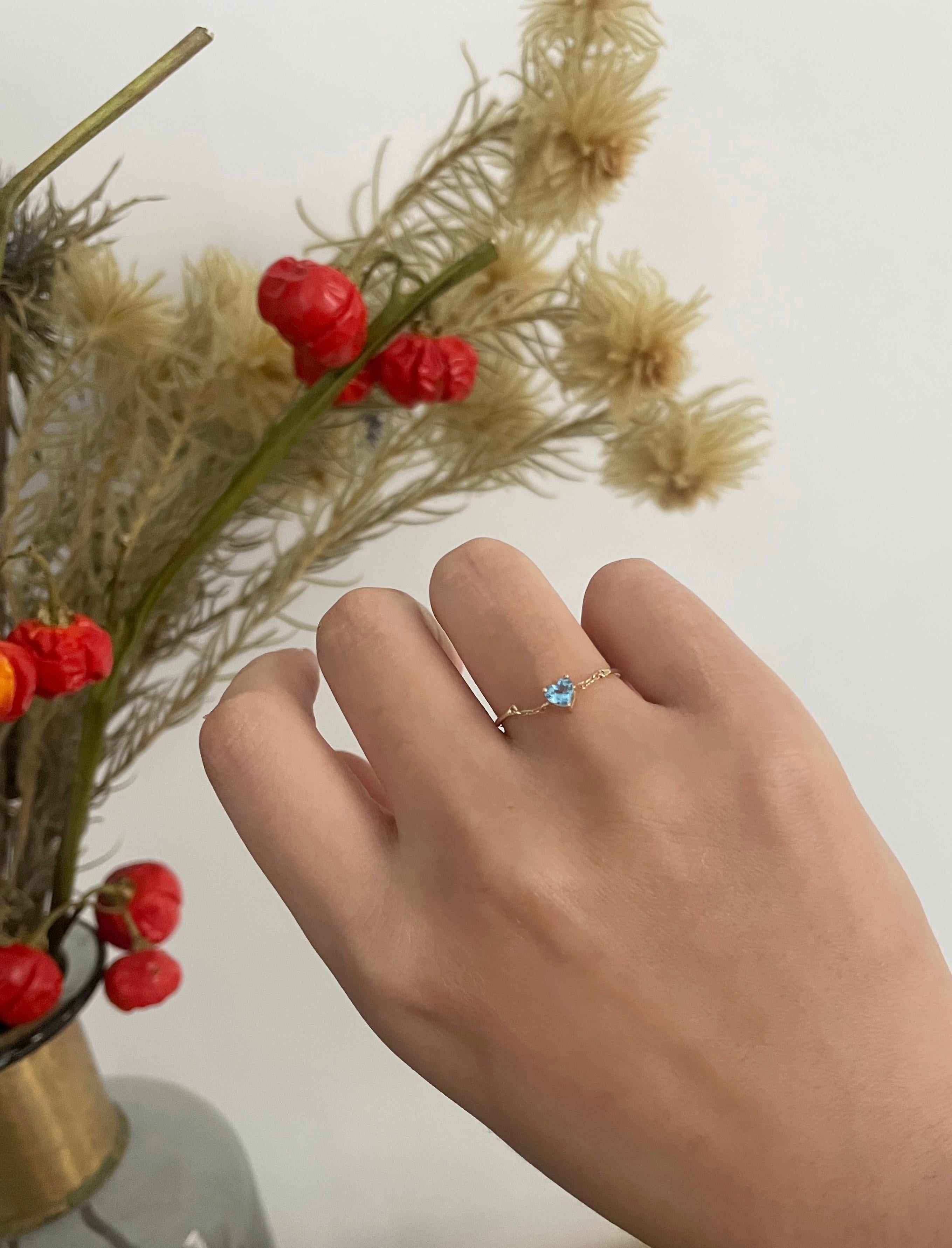 Modern YI Collection Blue Topaz Heart Chain Ring For Sale