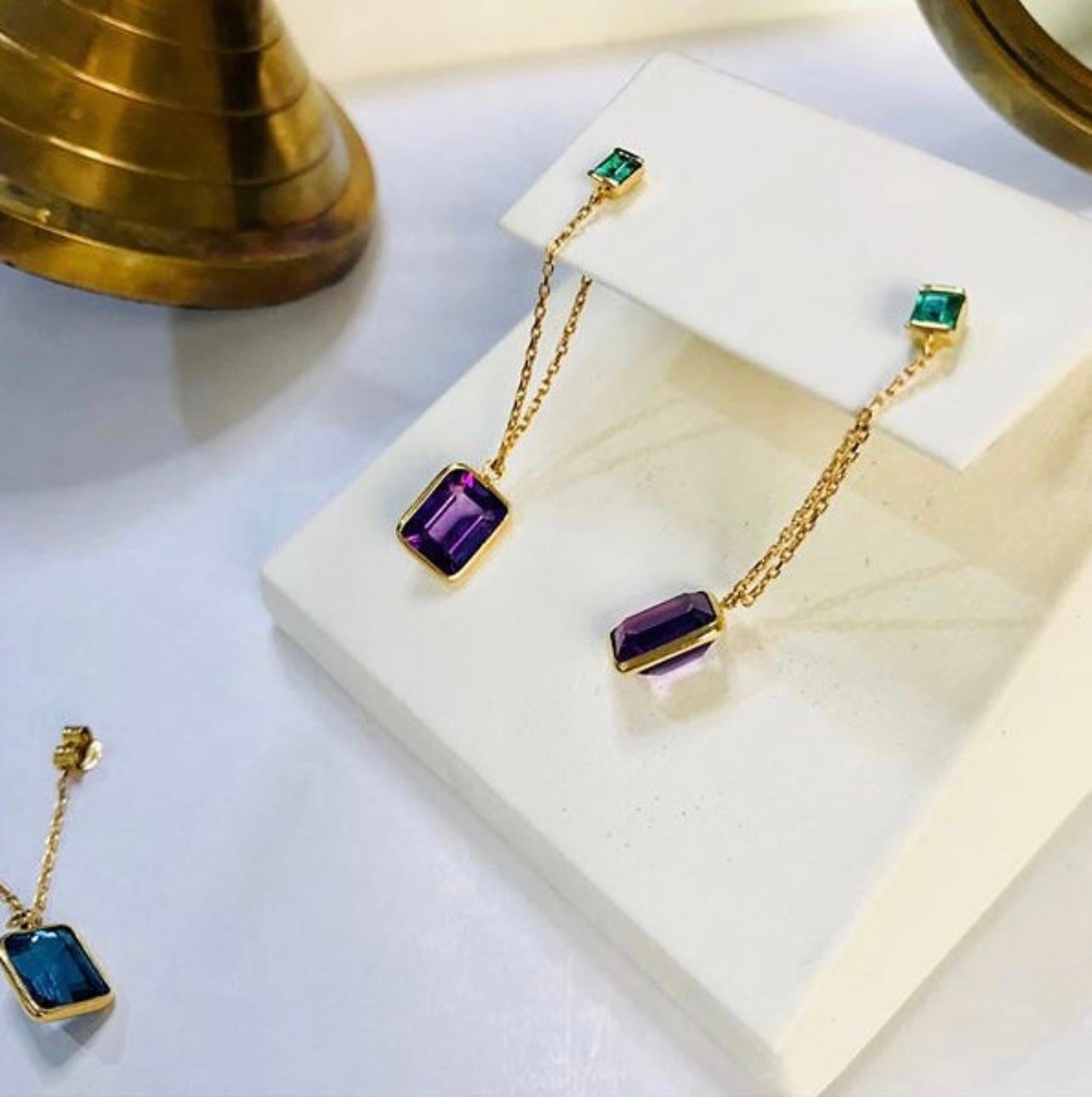 Modern YI Collection Emerald & Amethyst chain earrings For Sale