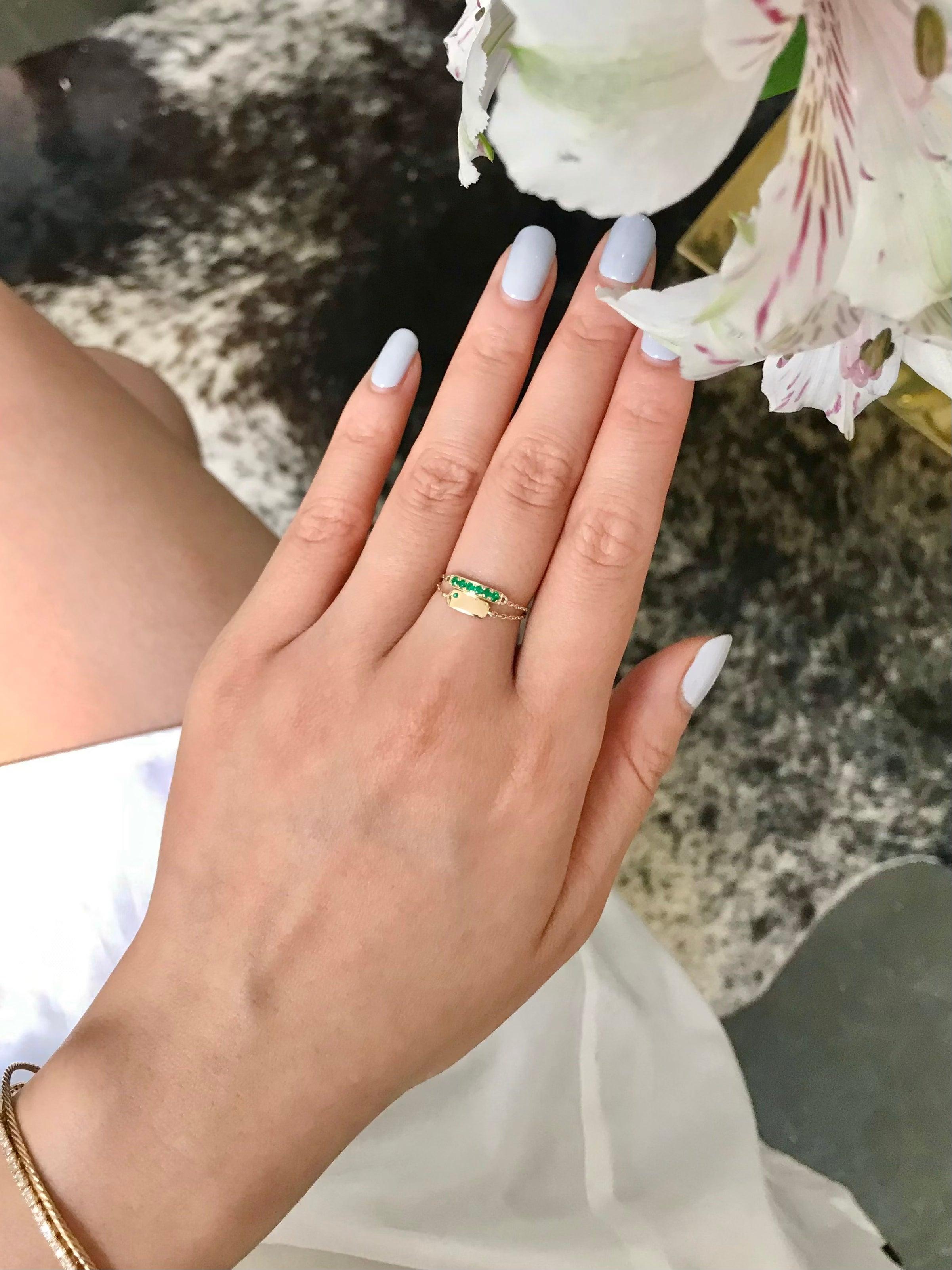 Modern Yi Collection Emerald Lucky Bar Chain Ring For Sale