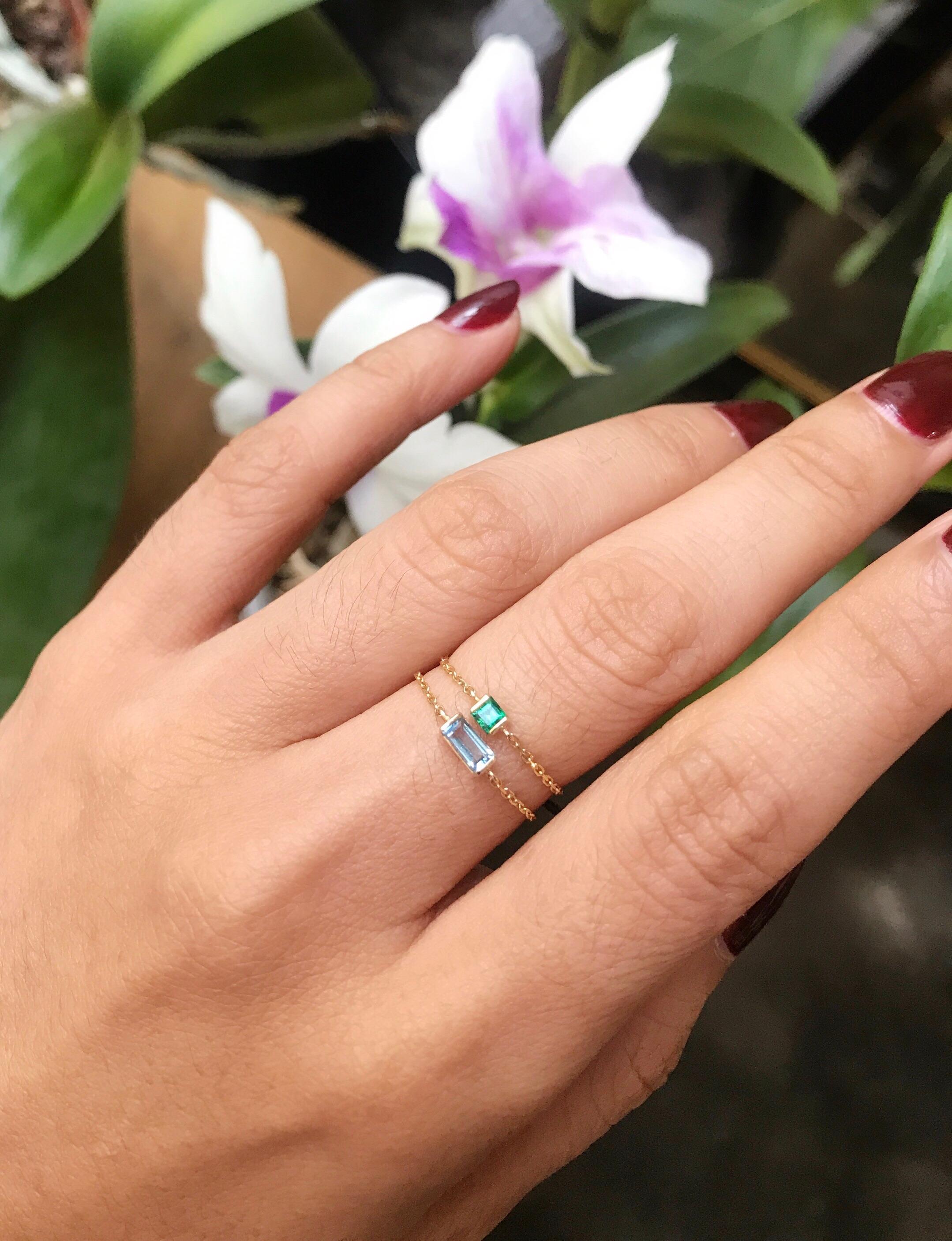 Modern YI Collection Emerald Petite Chain Ring For Sale