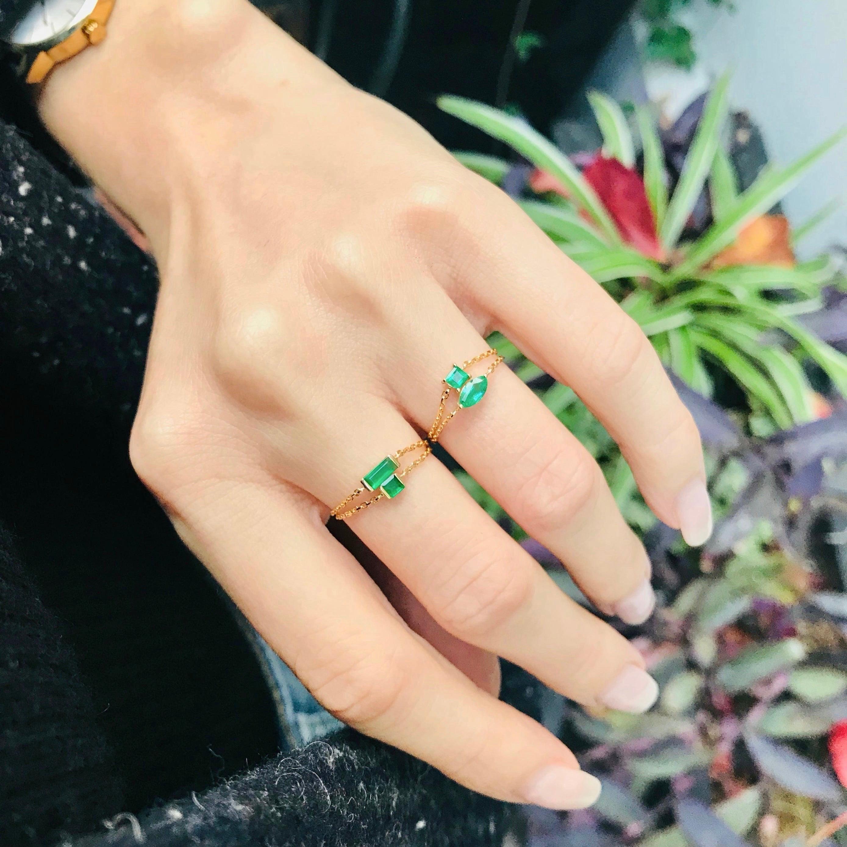 Square Cut YI Collection Emerald Petite Chain Ring For Sale