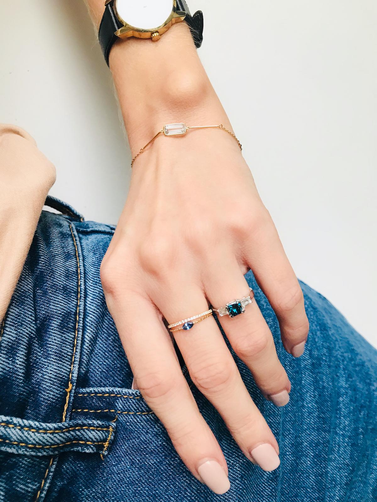 This Sapphire marquise chain ring is one of our modern classics. Our signature chain rings look incredibly delicate by itself or stacked with one of our other creations. You’ll fall in love with them as soon as you put one on. 

These sapphires are