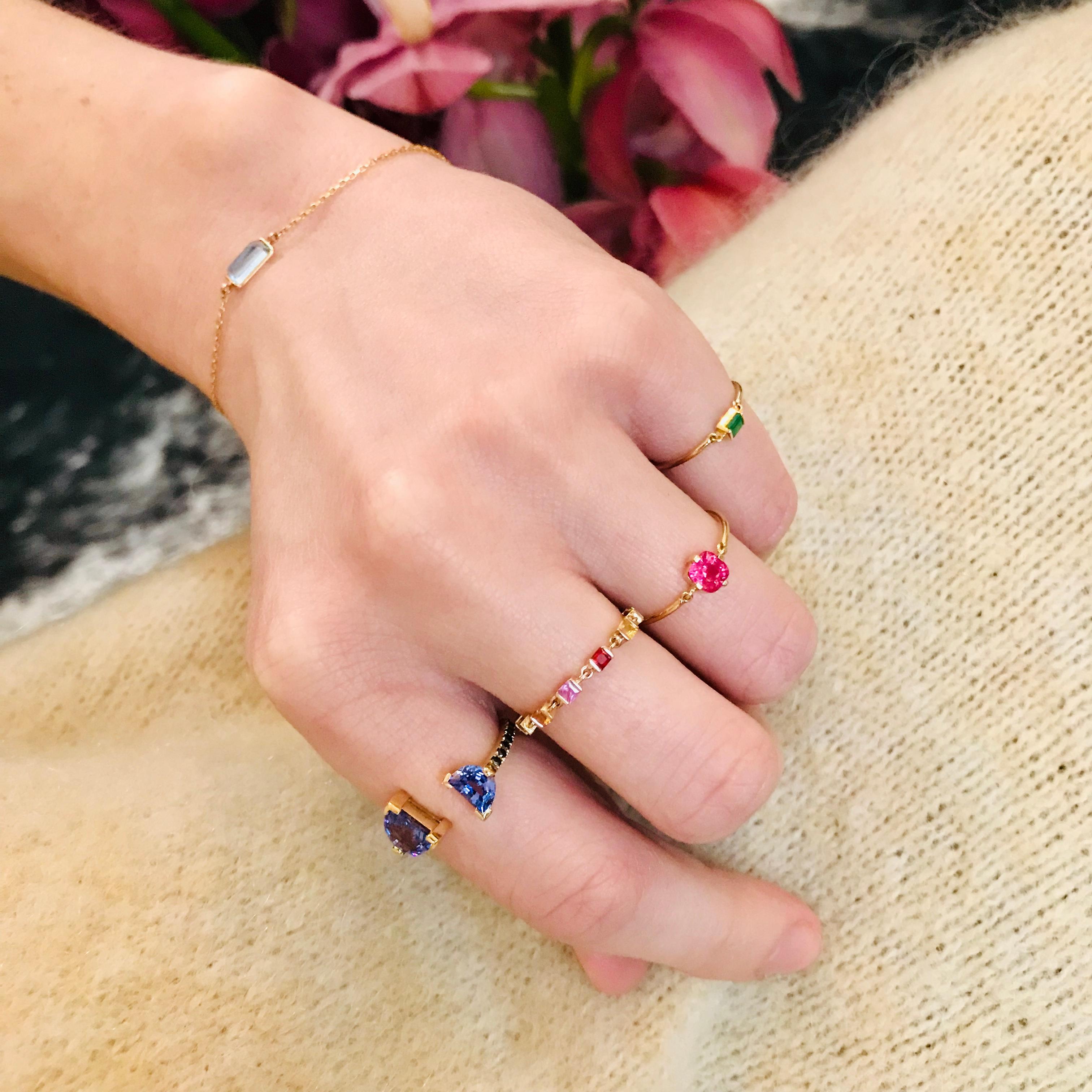 Modern YI Collection Sapphire Rainbow Petite Chain Ring For Sale