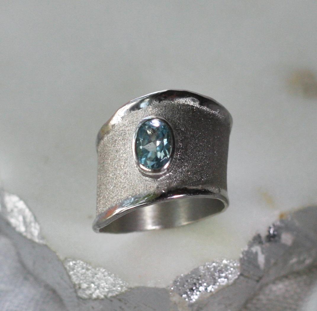 Yianni Creations Breiter Bandring aus feinem Silber und Palladium mit Aquamarin von Yianni im Angebot 1