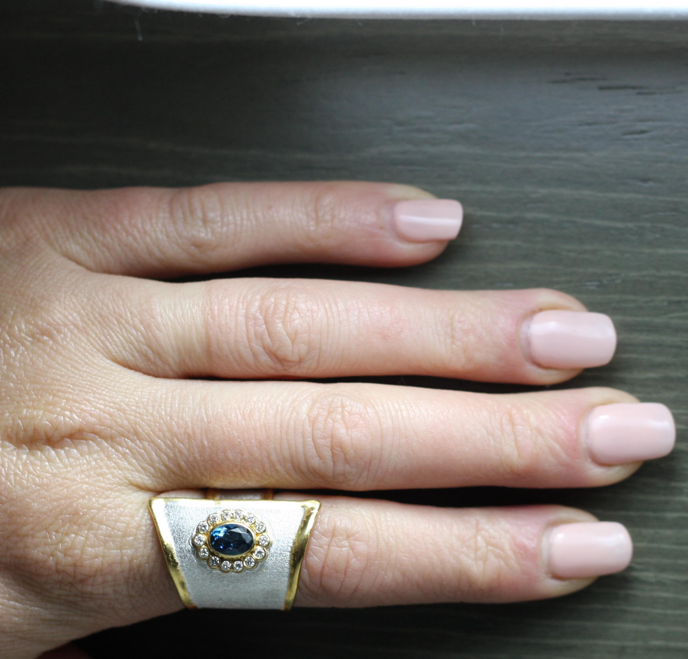 Yianni Kreationen Verstellbarer Bandring mit Topas und Diamant Silber und 24 Karat Gold (Ovalschliff) im Angebot