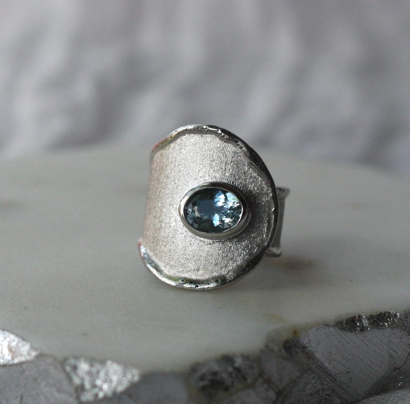 Yianni Creations Kunsthandwerklicher breiter Bandring aus Aquamarin, feinem Silber und Palladium im Angebot 7