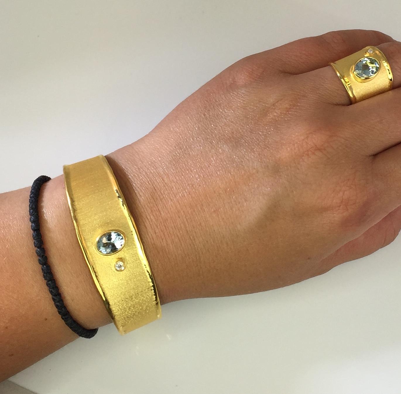 Women's Yianni Creations 1.10 Carat Aquamarine and Diamond 18 Karat Yellow Gold Bracelet For Sale