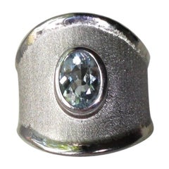 Yianni Creations Anillo de banda ancha con aguamarina de plata fina protegida con paladio