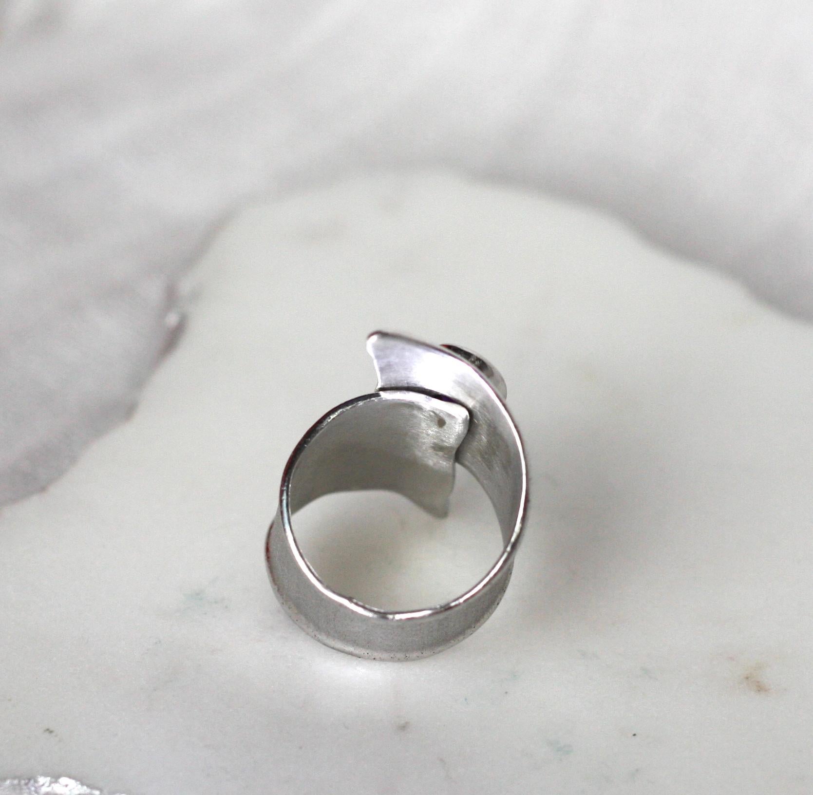 Yianni Creations Verstellbarer breiter Ring mit Amethyst, feinem Silber und Palladium im Zustand „Neu“ im Angebot in Astoria, NY