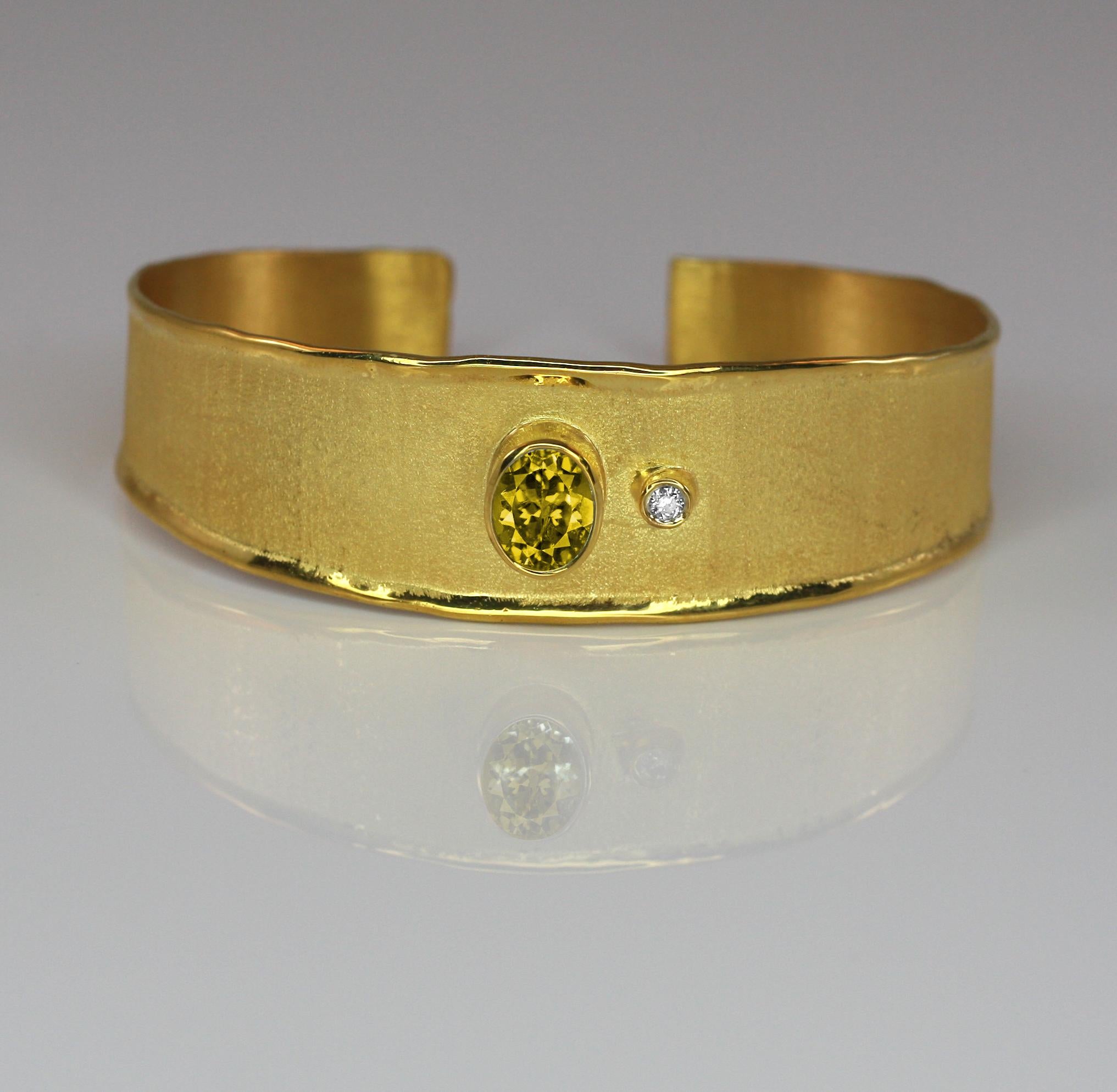 Yianni Creations 18 Karat Solid Yellow Gold Diamond Bracelet With a Citrine In New Condition For Sale In Astoria, NY