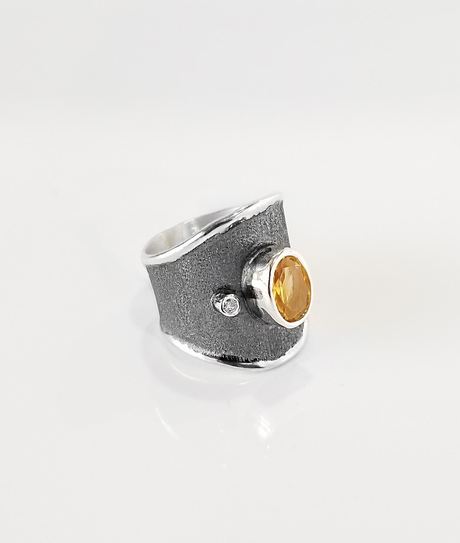Yianni Creations Breiter Ring aus feinem Silber und Rhodium mit Citrin und weißen Diamanten (Ovalschliff) im Angebot