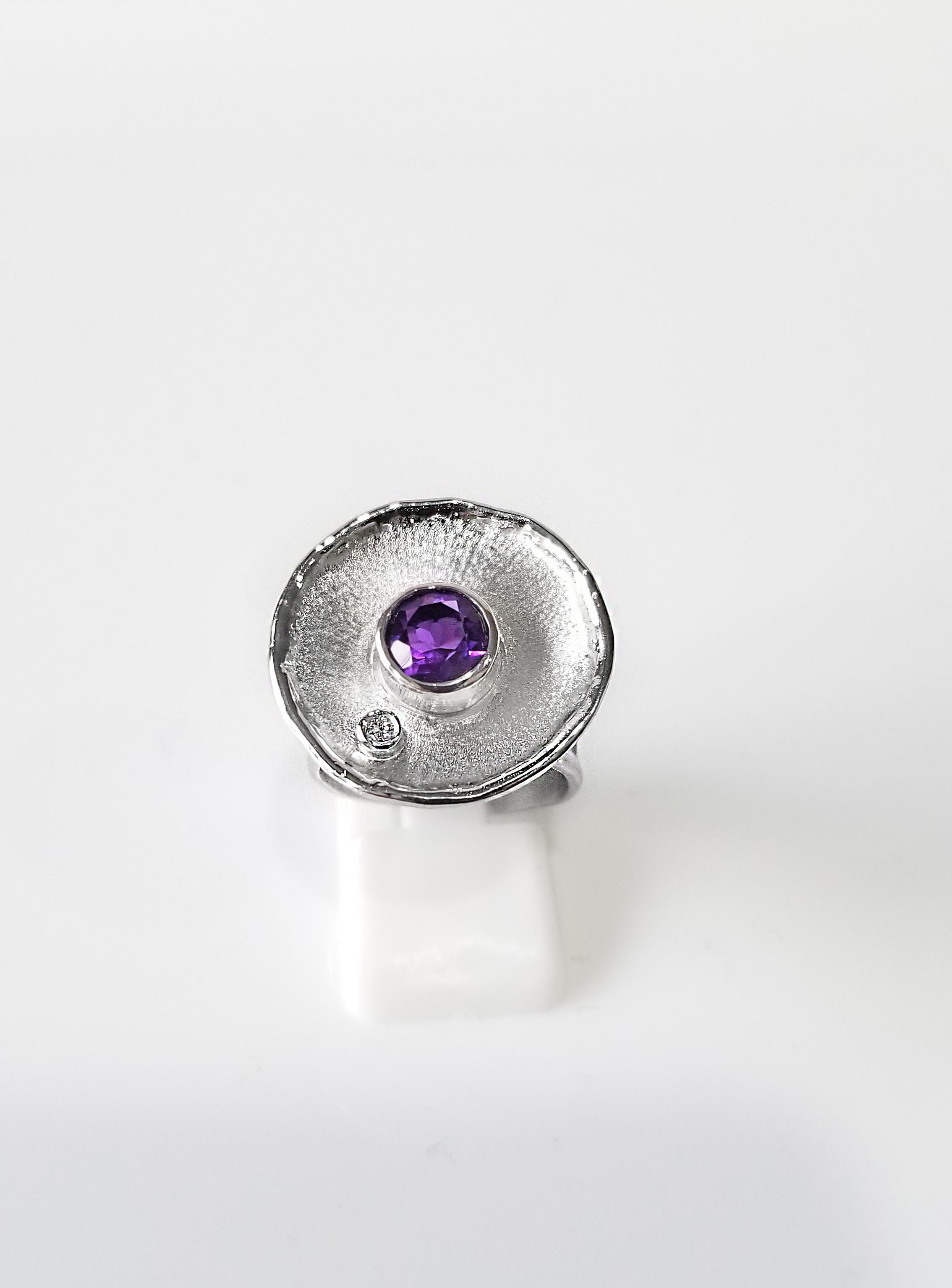 Yianni Kreationen, runder Ring, Amethyst, weißer Diamant, feines Silber, Palladium (Rundschliff) im Angebot