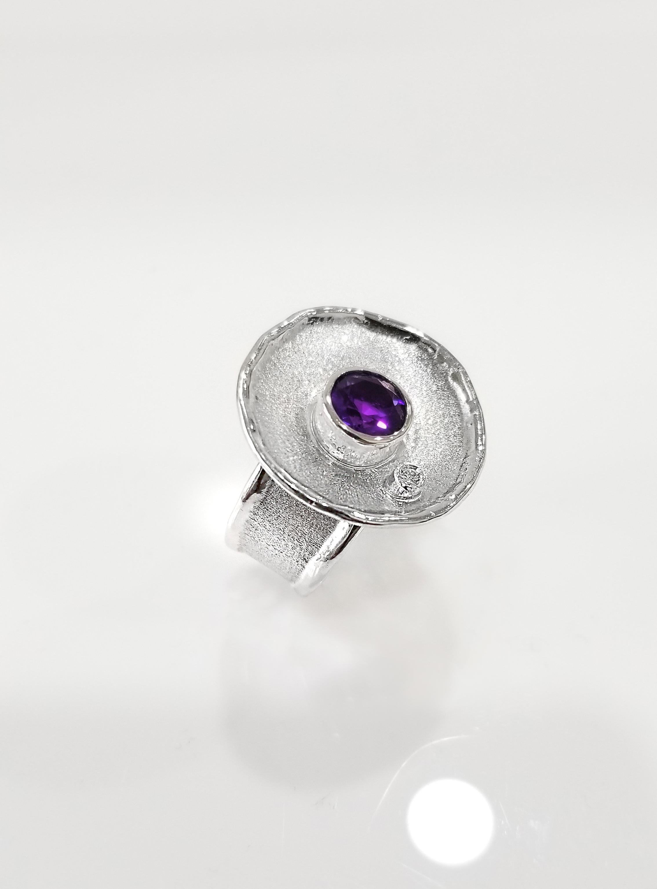 Yianni Kreationen, runder Ring, Amethyst, weißer Diamant, feines Silber, Palladium im Zustand „Neu“ im Angebot in Astoria, NY