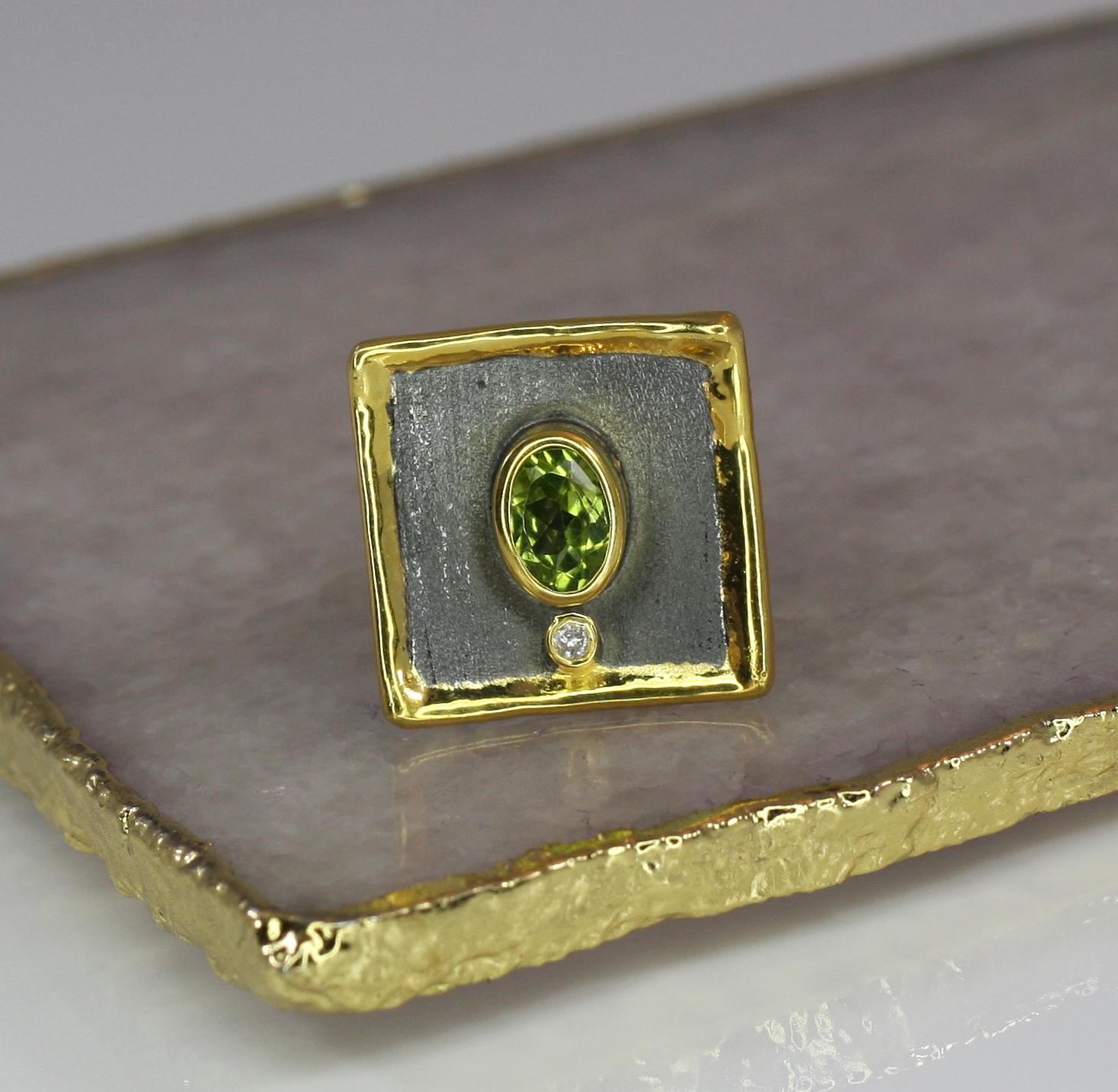 Yianni Kreationen Quadratischer Ring aus feinem Silber und Gold mit Peridot und Rhodium  im Angebot 7