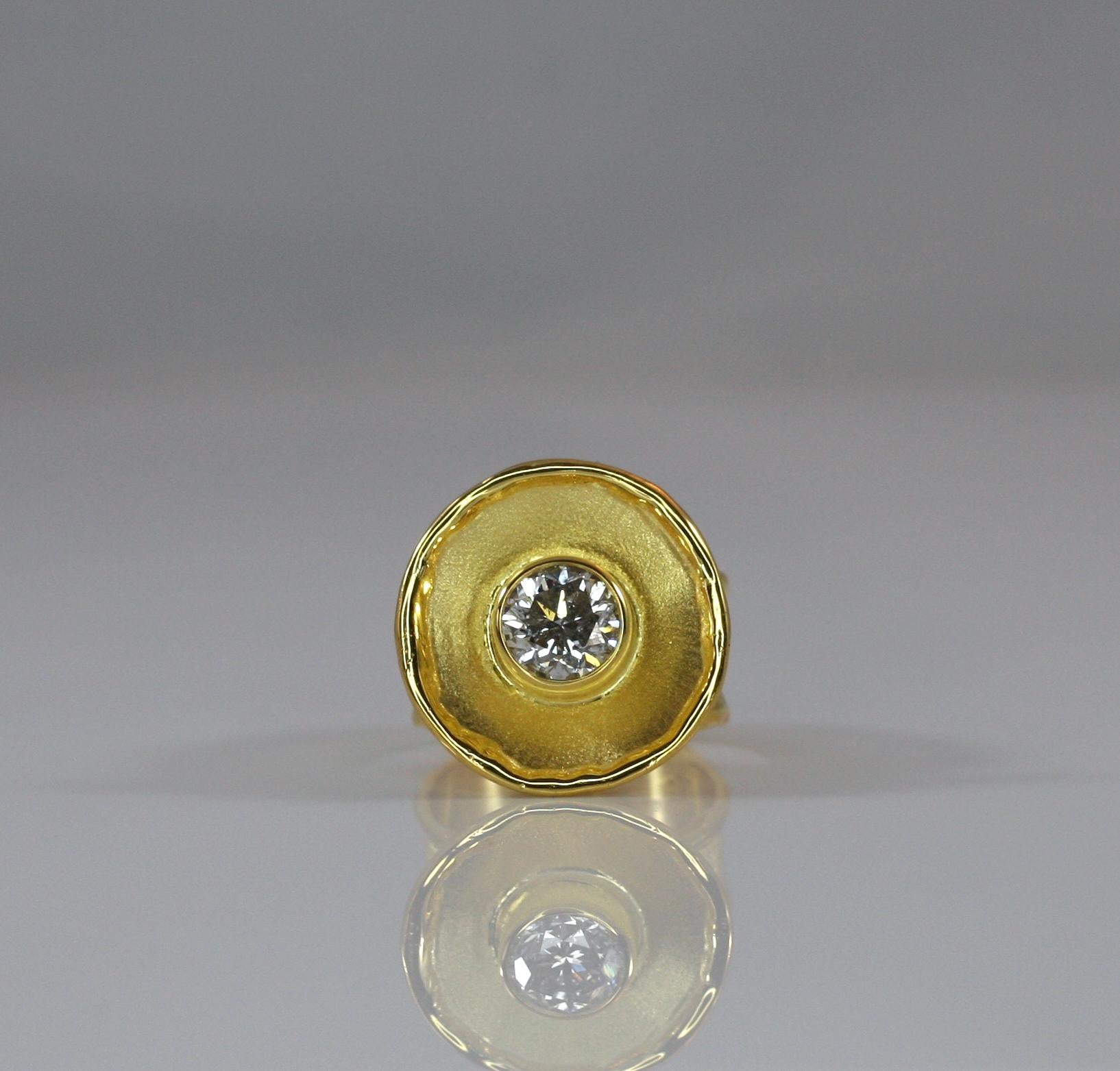 Yianni Kreationen Gelbgold 18 Karat Diamant Solitär breiter Bandring im Angebot 6