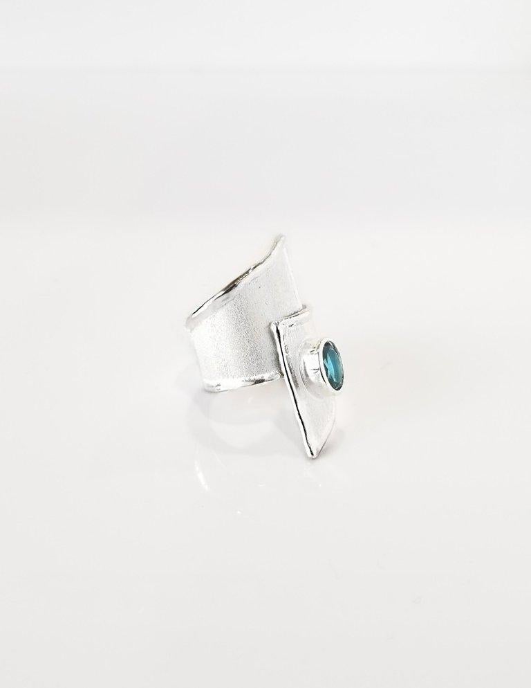 Yianni Creations Verstellbarer Ring mit breitem Band aus blauem Topas, feinem Silber und Palladium (Zeitgenössisch) im Angebot