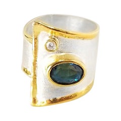 Yianni Creations Breiter Ring aus feinem Silber und 24 Karat Gold mit blauem Topas und Diamant