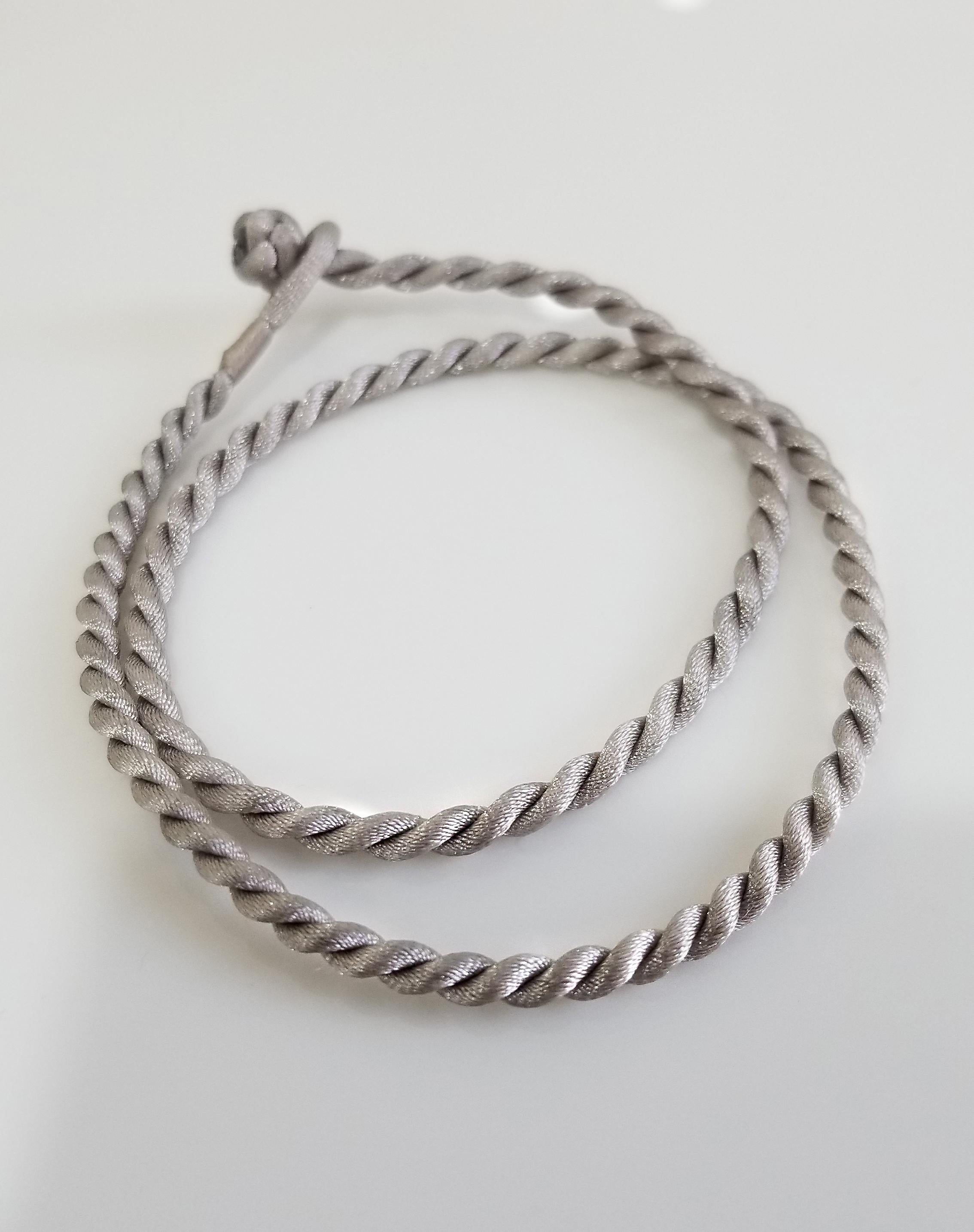Yianni Creations Ciondolo quadrato in argento fino e oro 24 carati bicolore con ametista in vendita 1