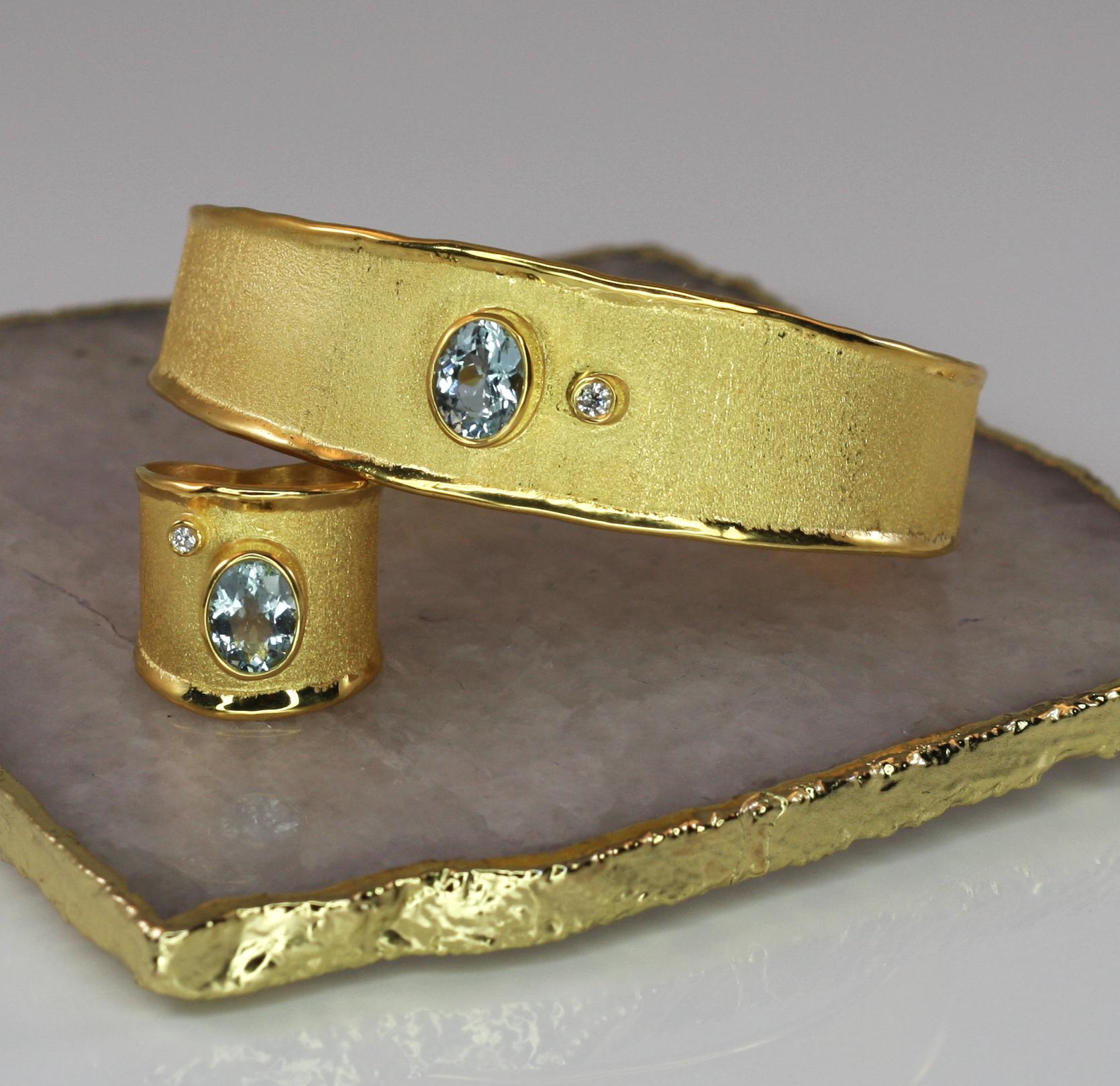 Yianni Creations Bague jonc large en or jaune 18 carats, aigue-marine et diamants en vente 5