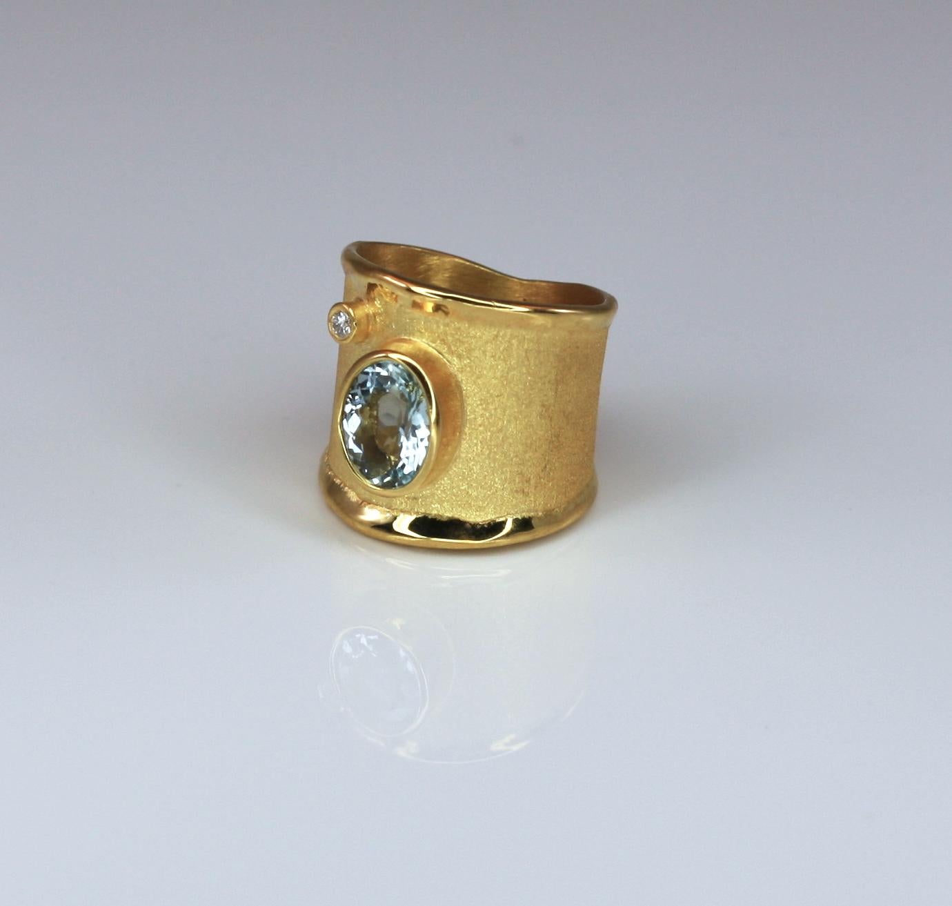 Yianni Creations Bague jonc large en or jaune 18 carats, aigue-marine et diamants en vente 6