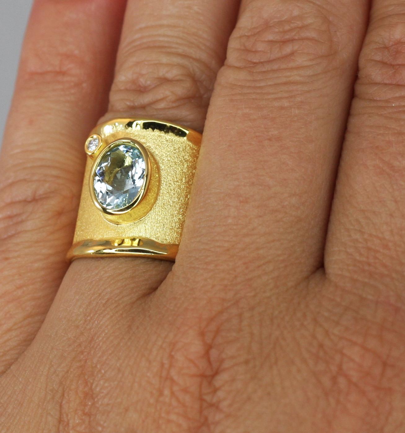 Yianni Creations Bague jonc large en or jaune 18 carats, aigue-marine et diamants en vente 4