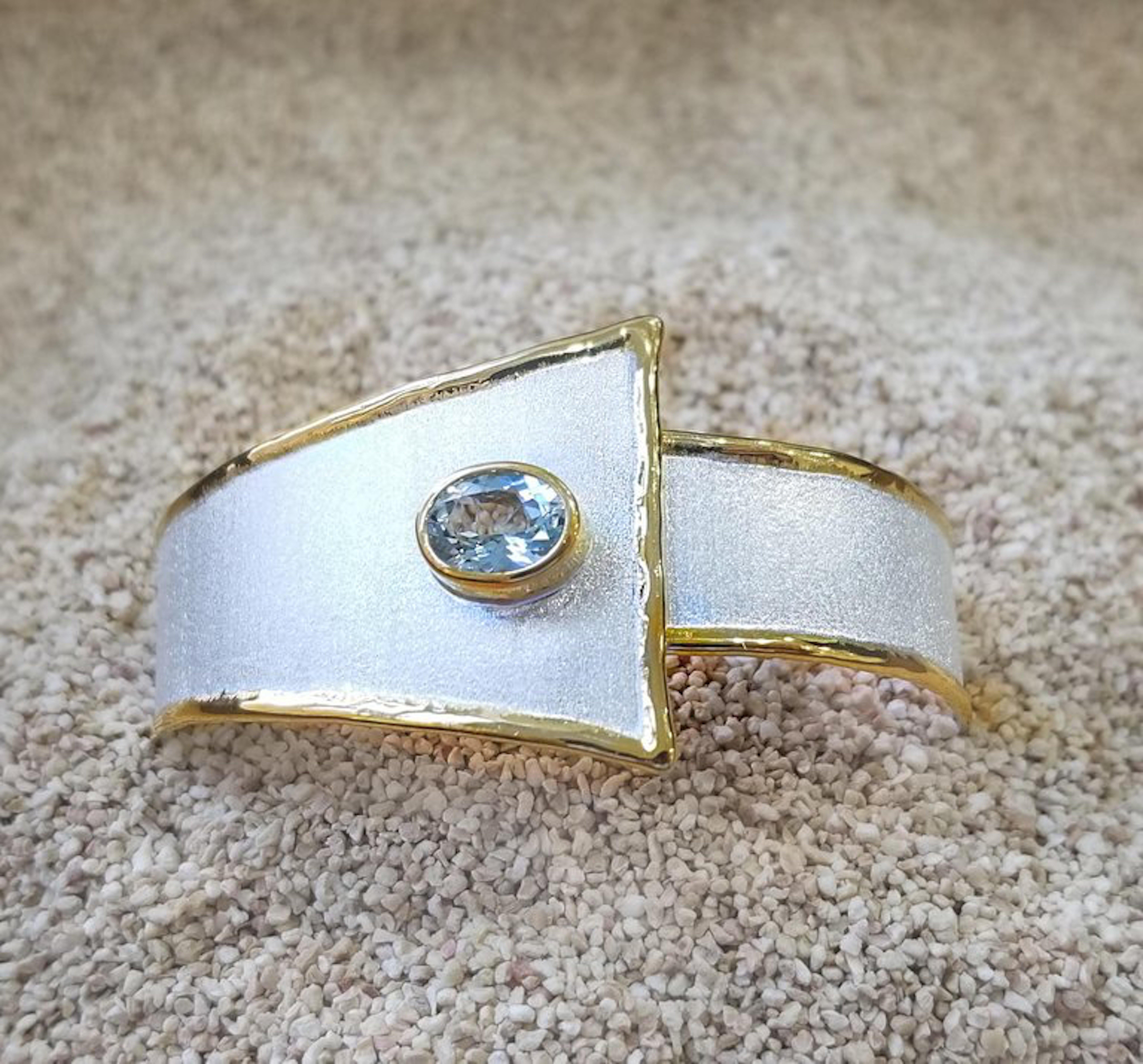 Yianni Creations 1.75 Carat Aquamarine Fine Silver and 24 Karat Gold Bracelet In New Condition In Astoria, NY