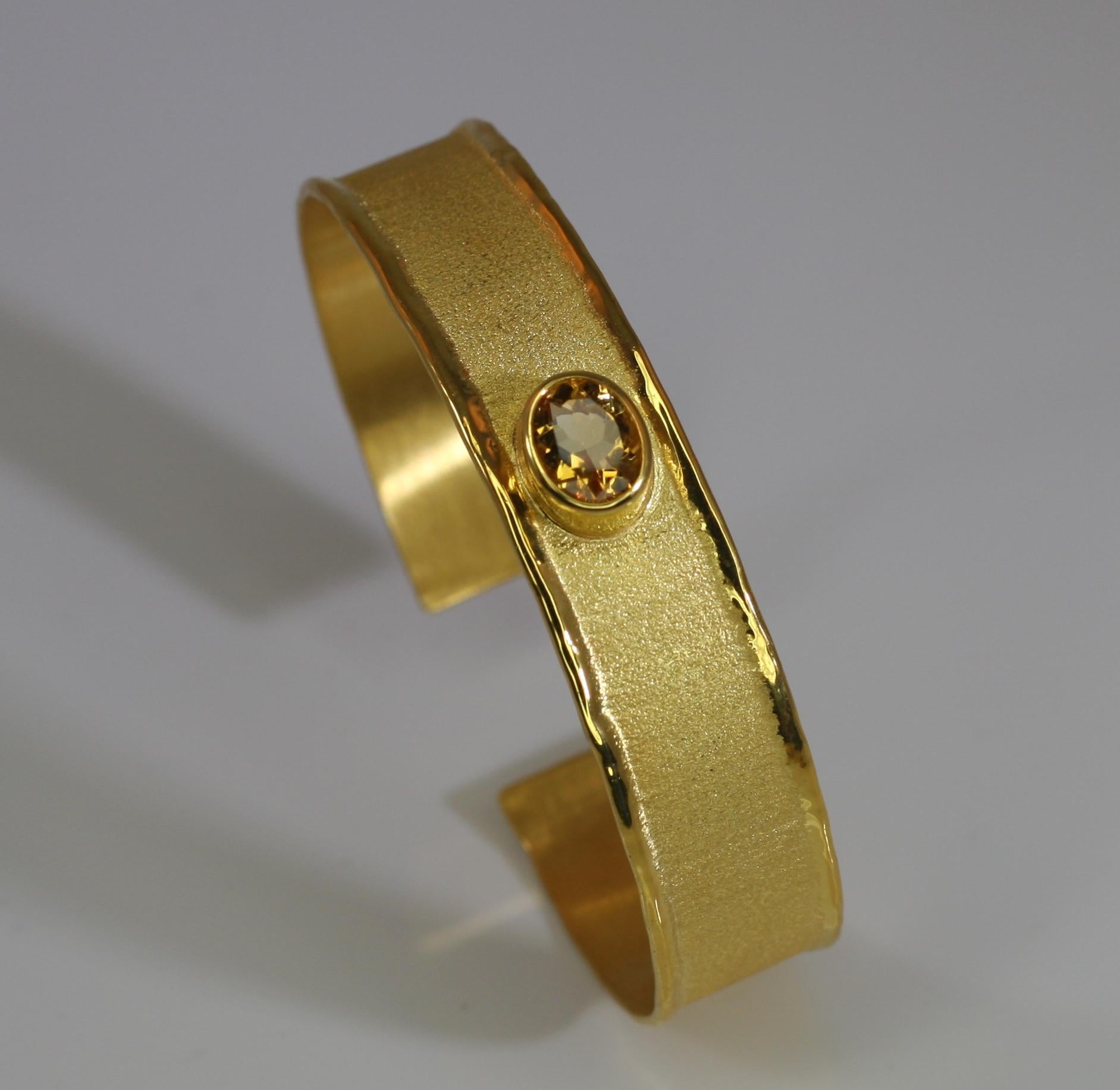 Contemporain Yianni Creations Bracelet jonc en or 18 carats avec citrine en vente