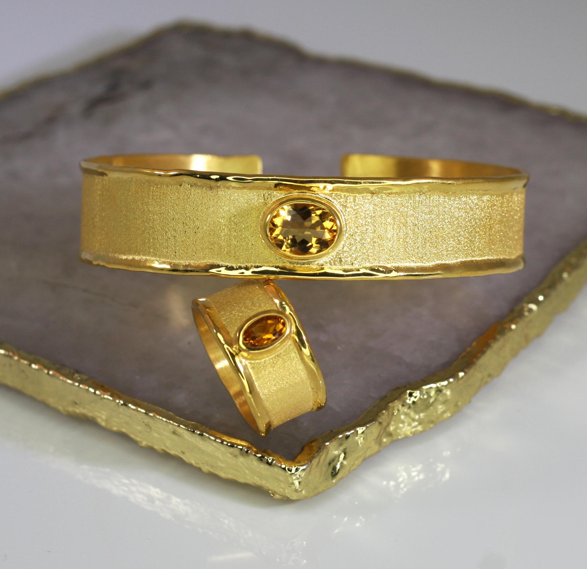 Yianni Creations 18 Karat Gold Bangle Bracelet with Citrine For Sale 1
