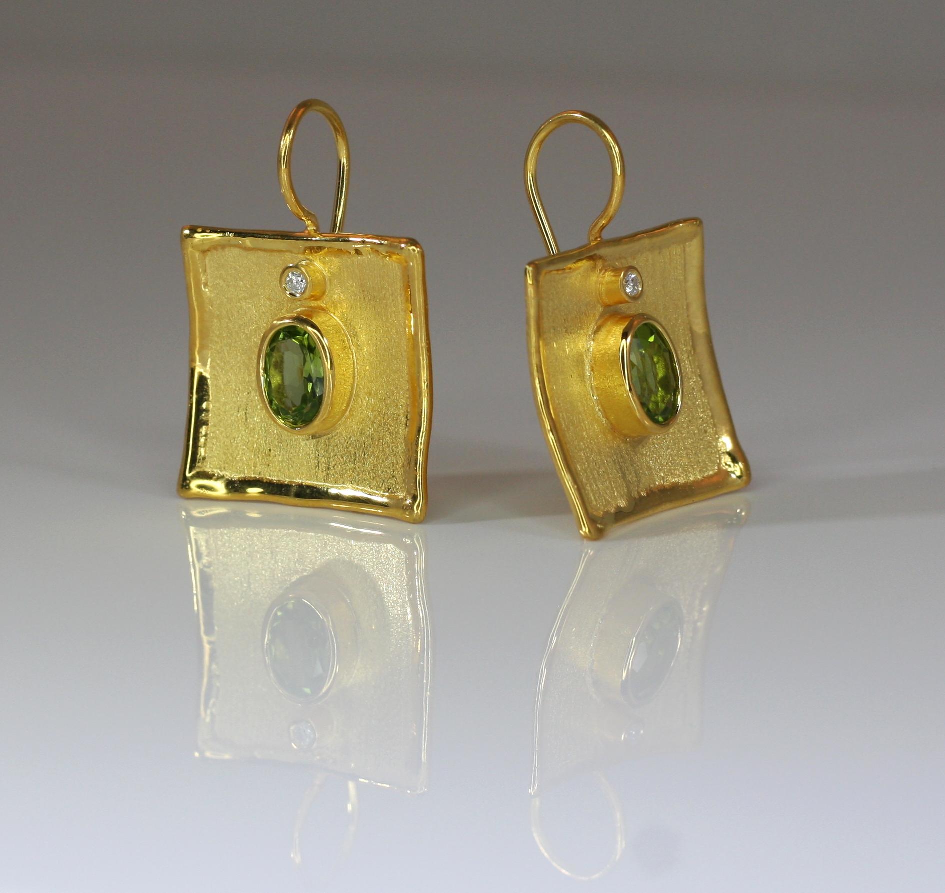 Yianni Creations 18 Karat Gold Earrings with 2.70 Carat Peridot and Diamonds In New Condition For Sale In Astoria, NY