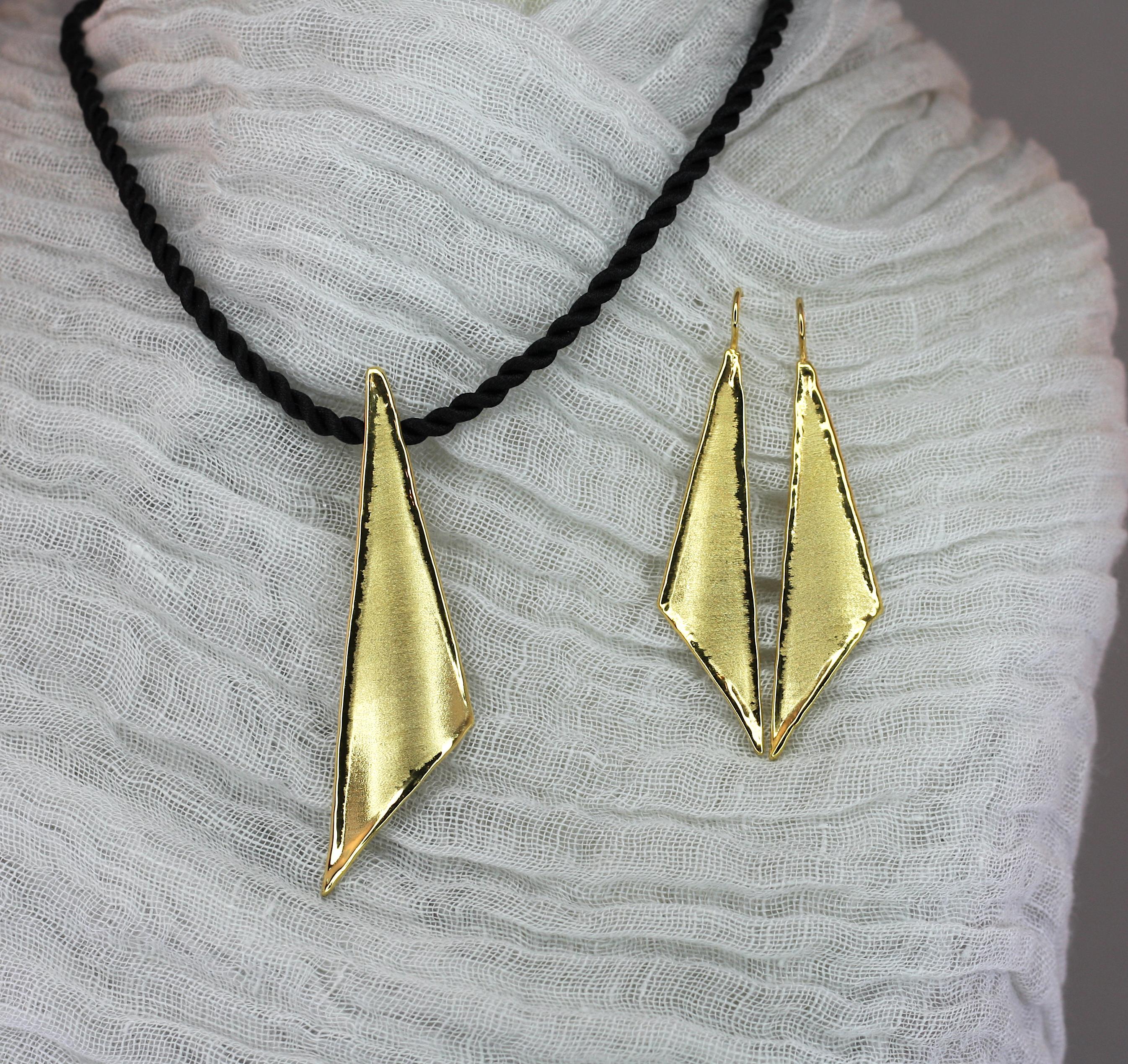 Yianni Creations 18 Karat Gold Handmade Triangular Earrings 5