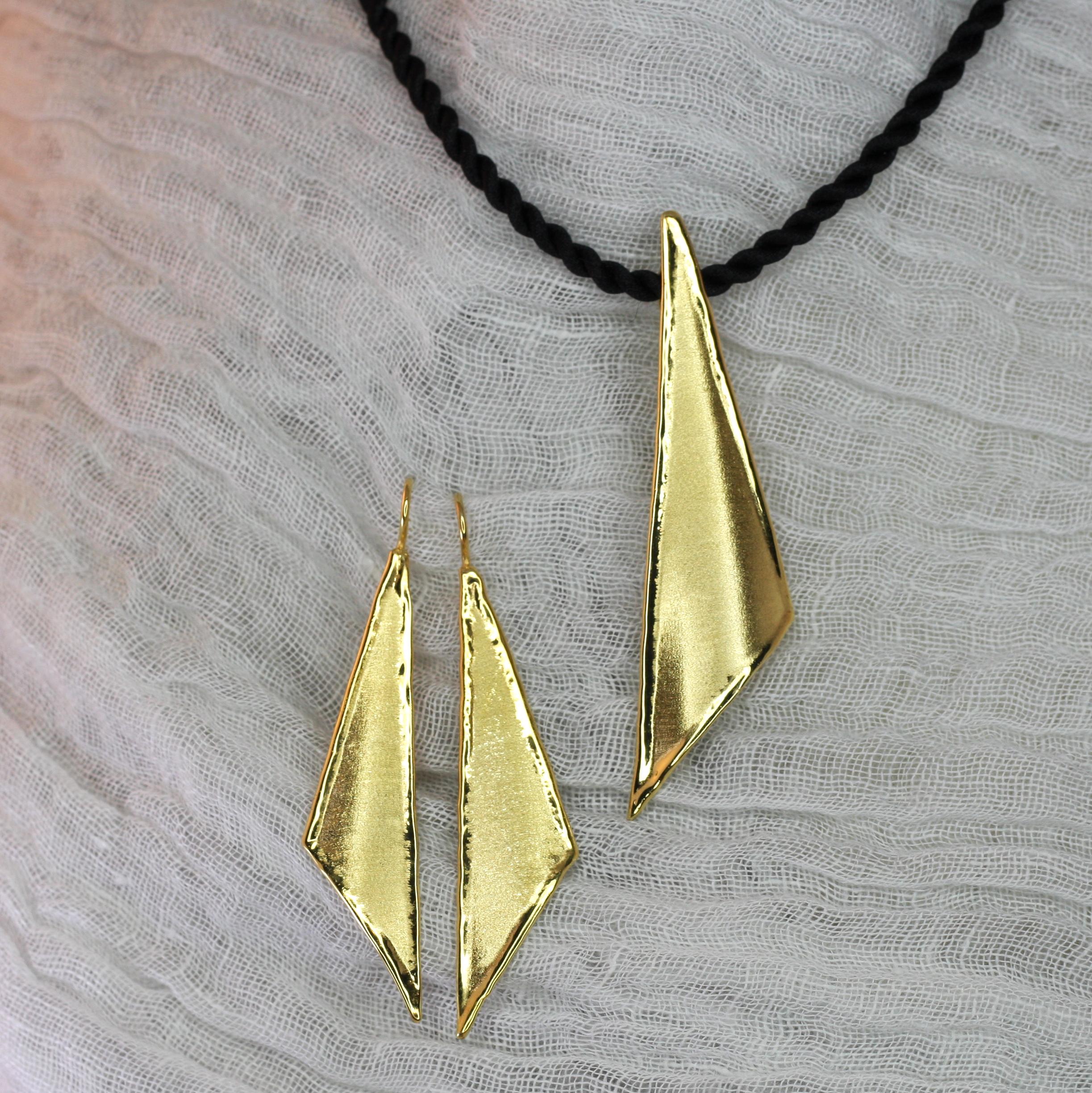 Yianni Creations 18 Karat Gold Handmade Triangular Earrings 6